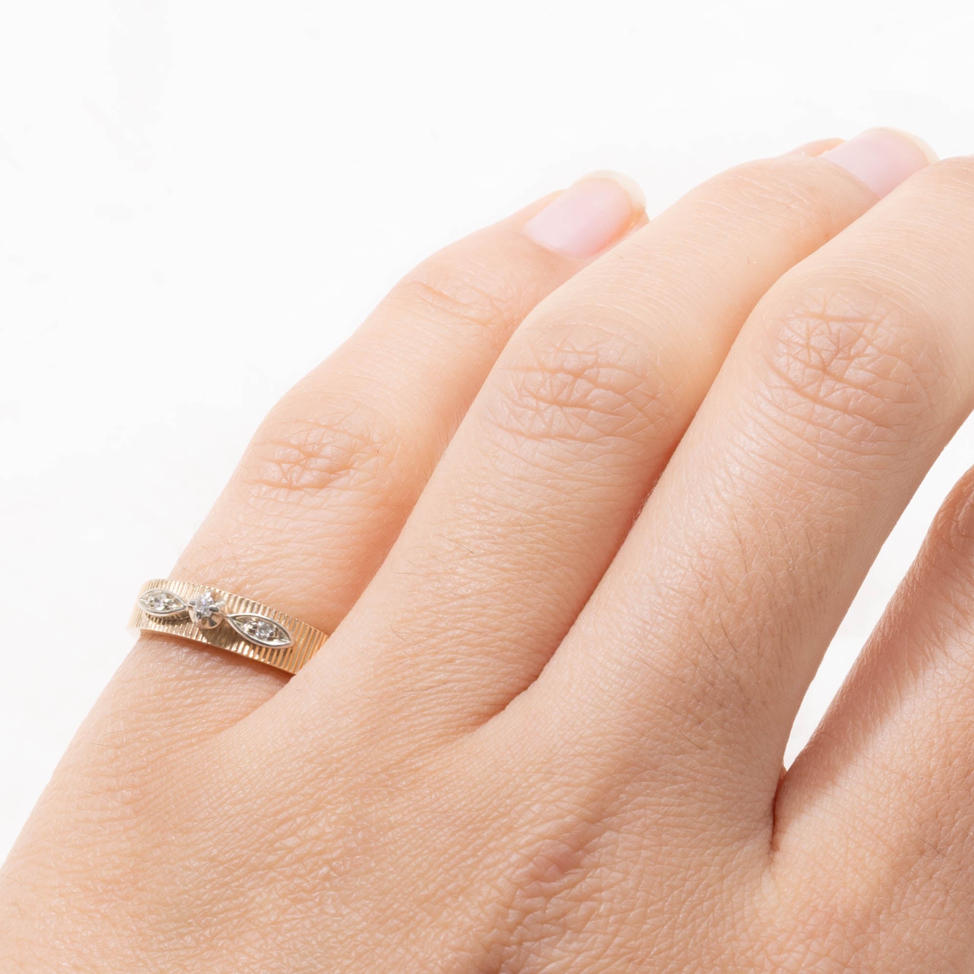 Vintage Canadian Diamond Accented Fluted Band | SZ 4.25