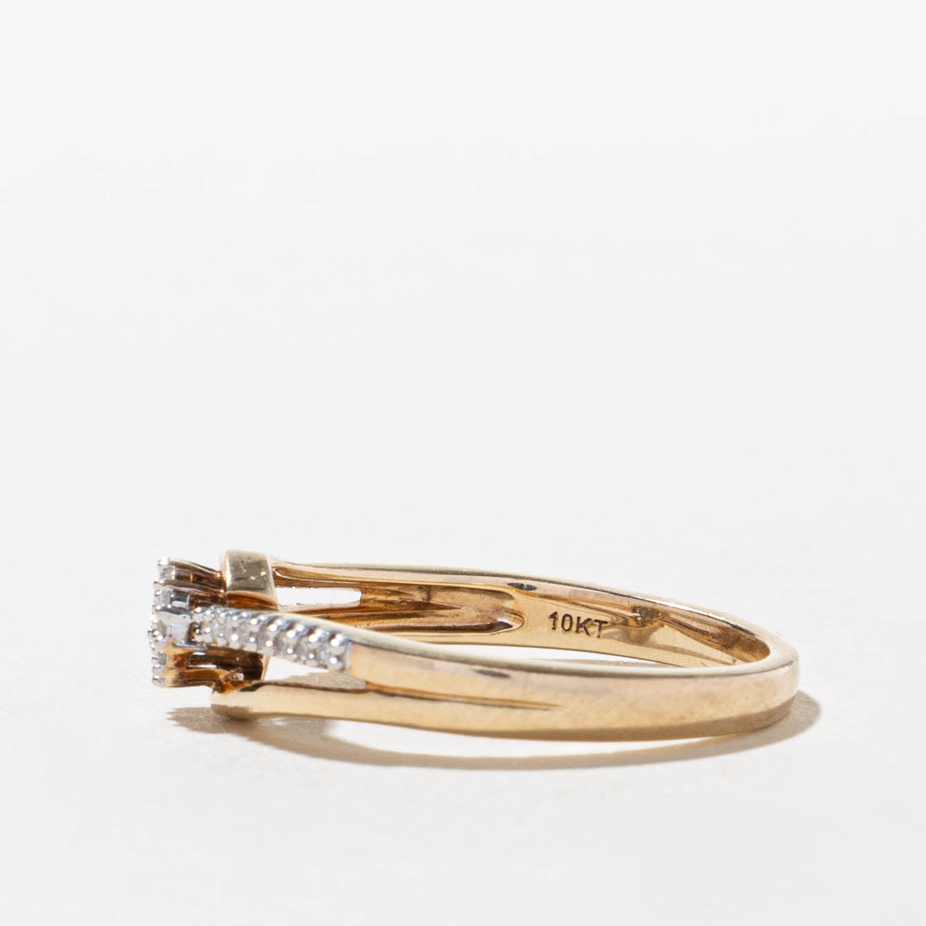 10k Diamond Circle Cluster Bypass Ring | SZ 7.25