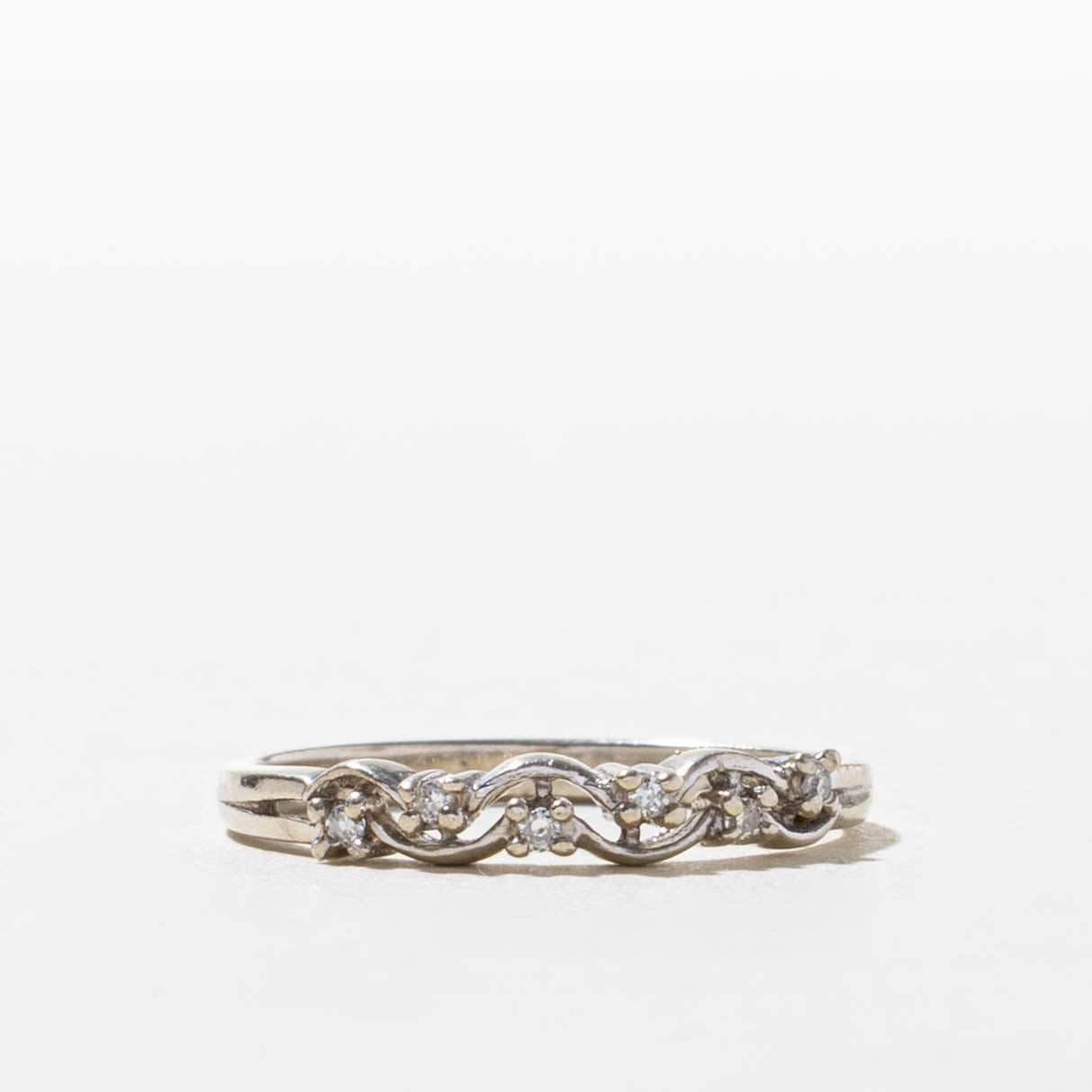 10k Diamond Accented Wave Band | SZ 5.5
