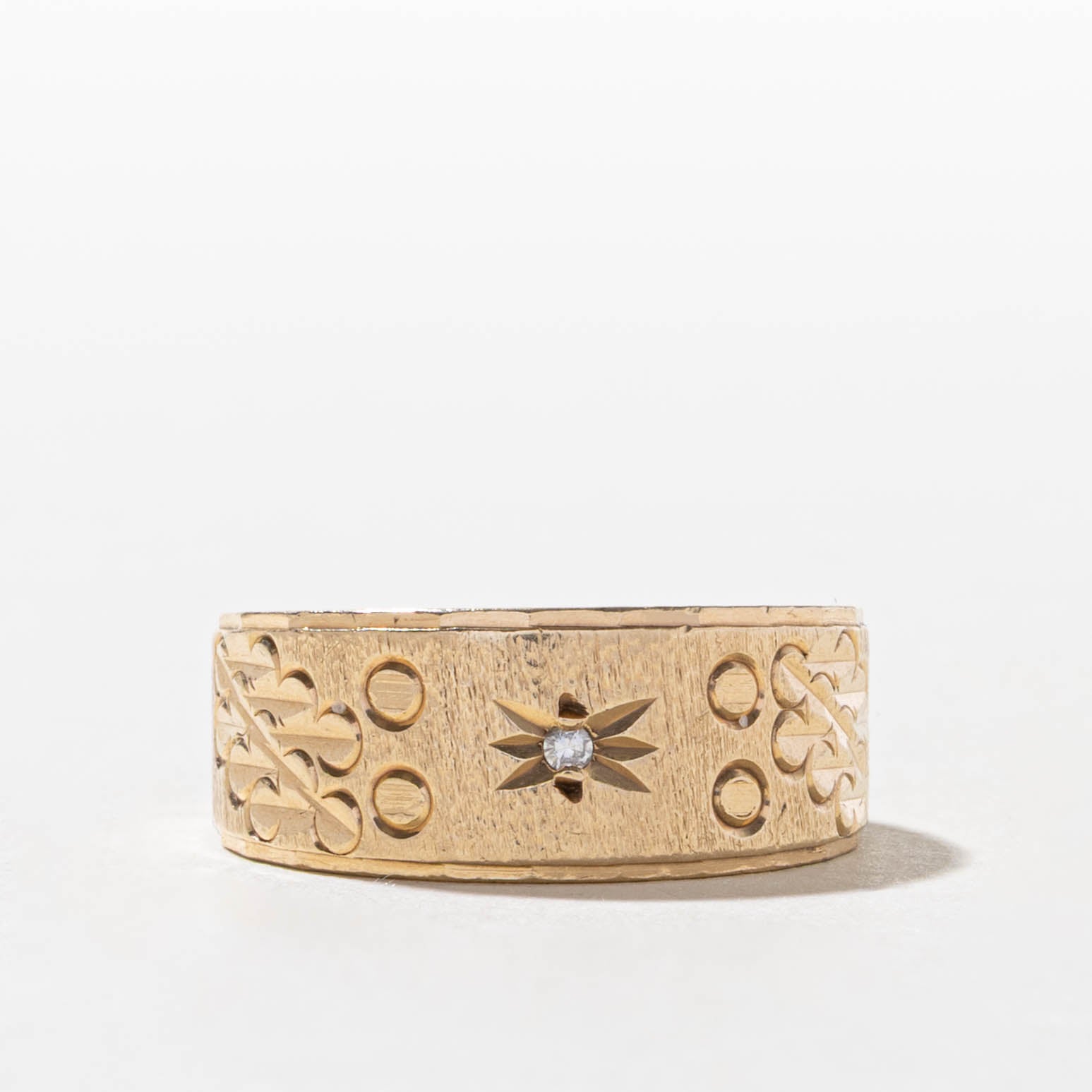 10k Star Set Diamond Engraved Band | SZ 9
