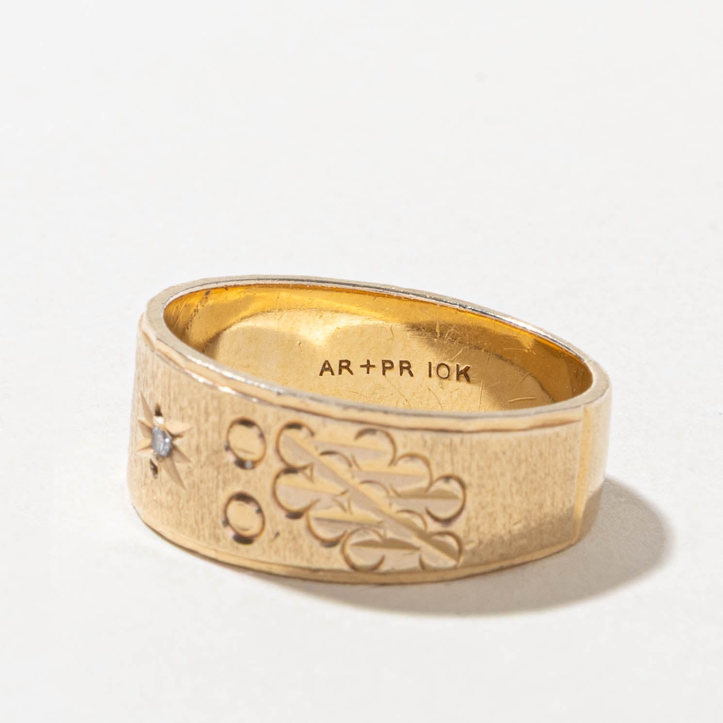 10k Star Set Diamond Engraved Band | SZ 9