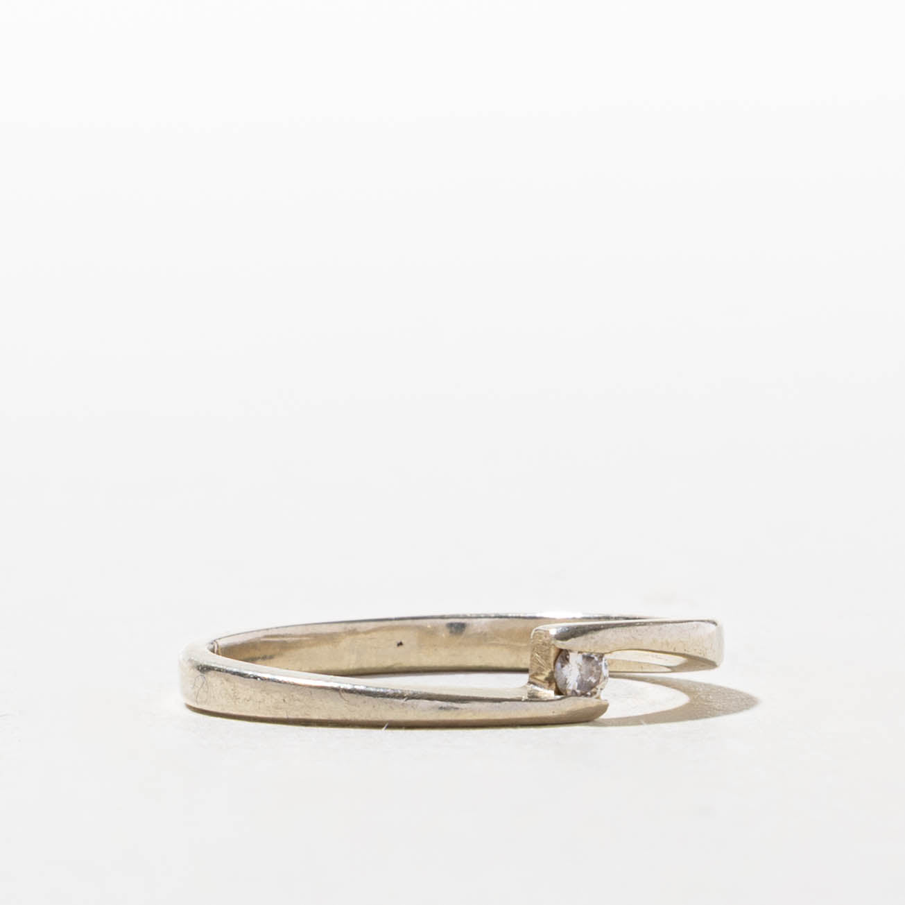 10k Round Brilliant Cut Diamond Petite Bypass Ring | SZ 5.75