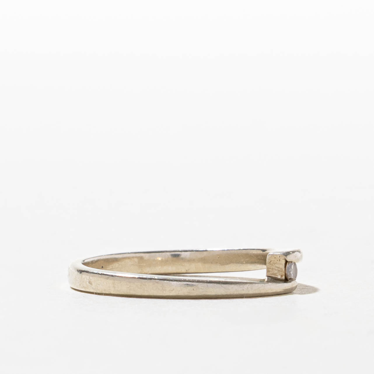 10k Round Brilliant Cut Diamond Petite Bypass Ring | SZ 5.75