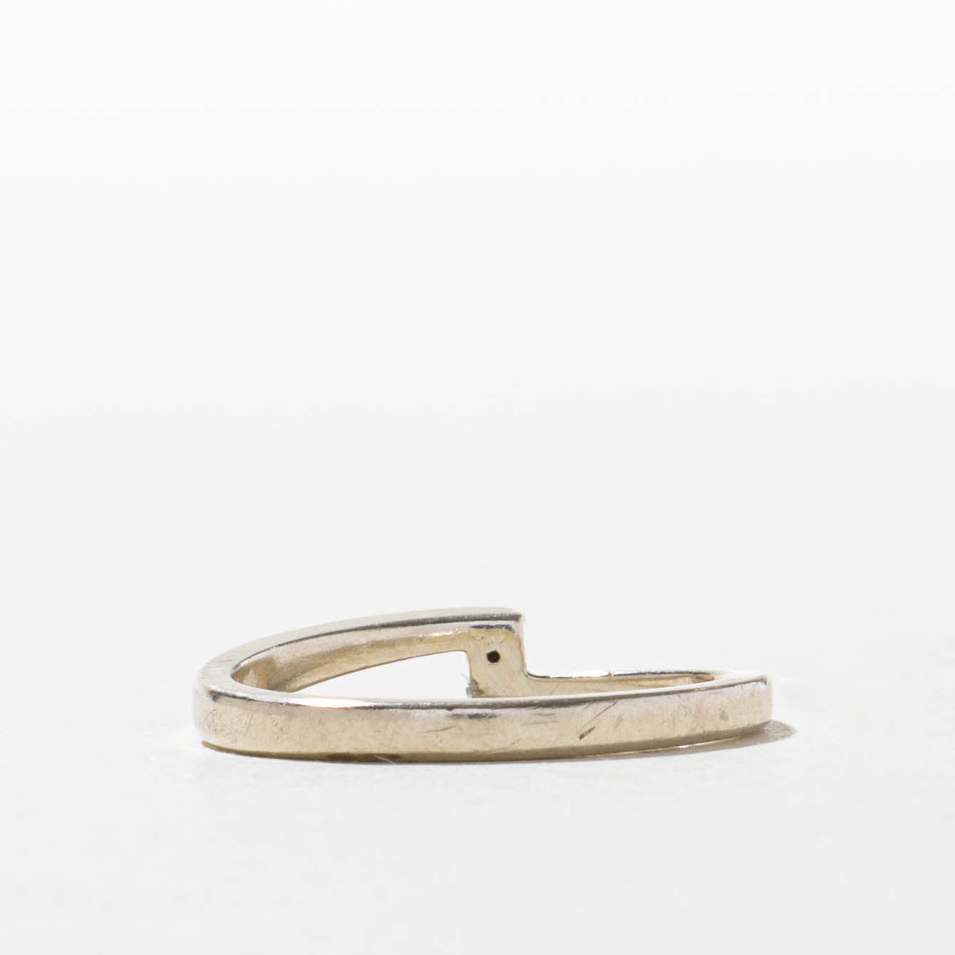 10k Round Brilliant Cut Diamond Petite Bypass Ring | SZ 5.75