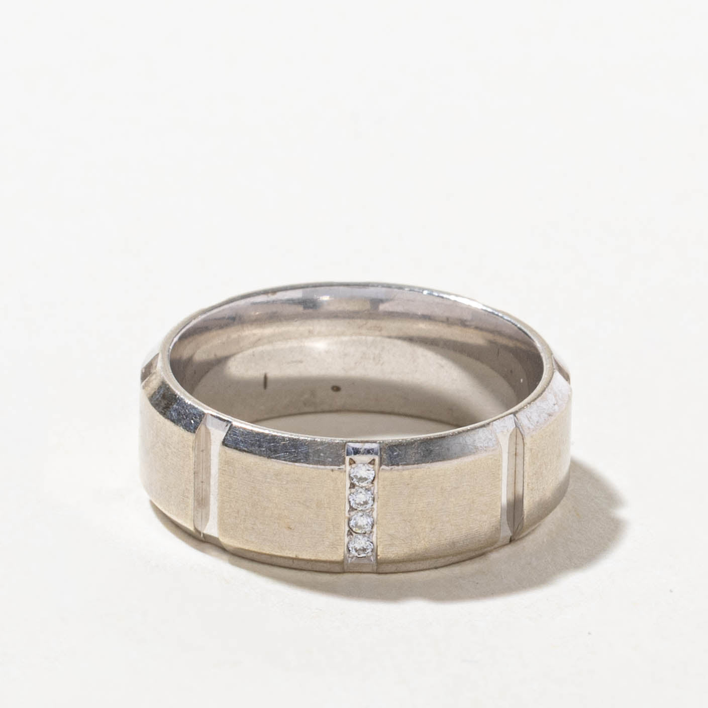 10k Diamond Accent Grooved Band | 7.00mm | SZ 7.5