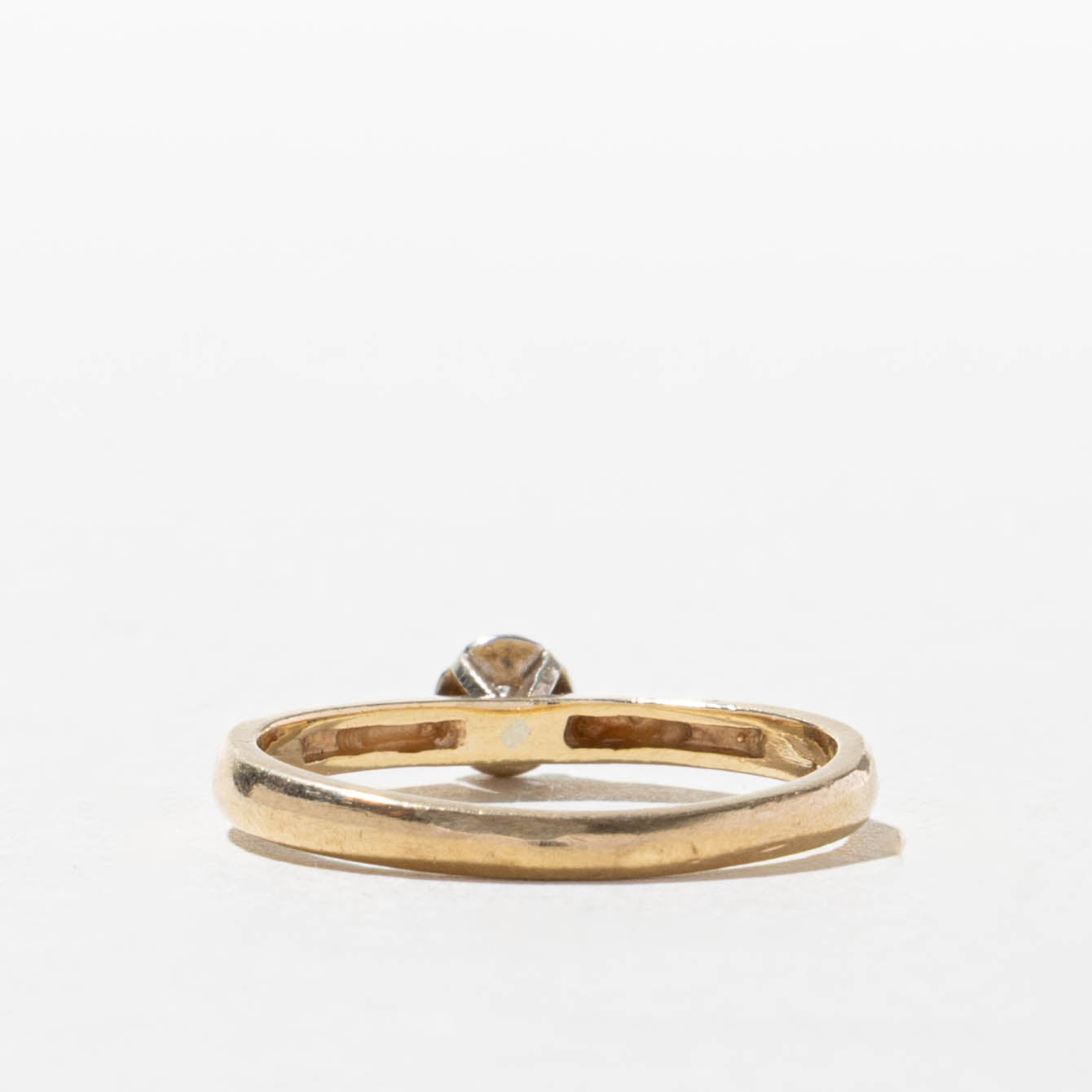10k Round Brilliant Cut Diamond Petite Ring | SZ 6.5