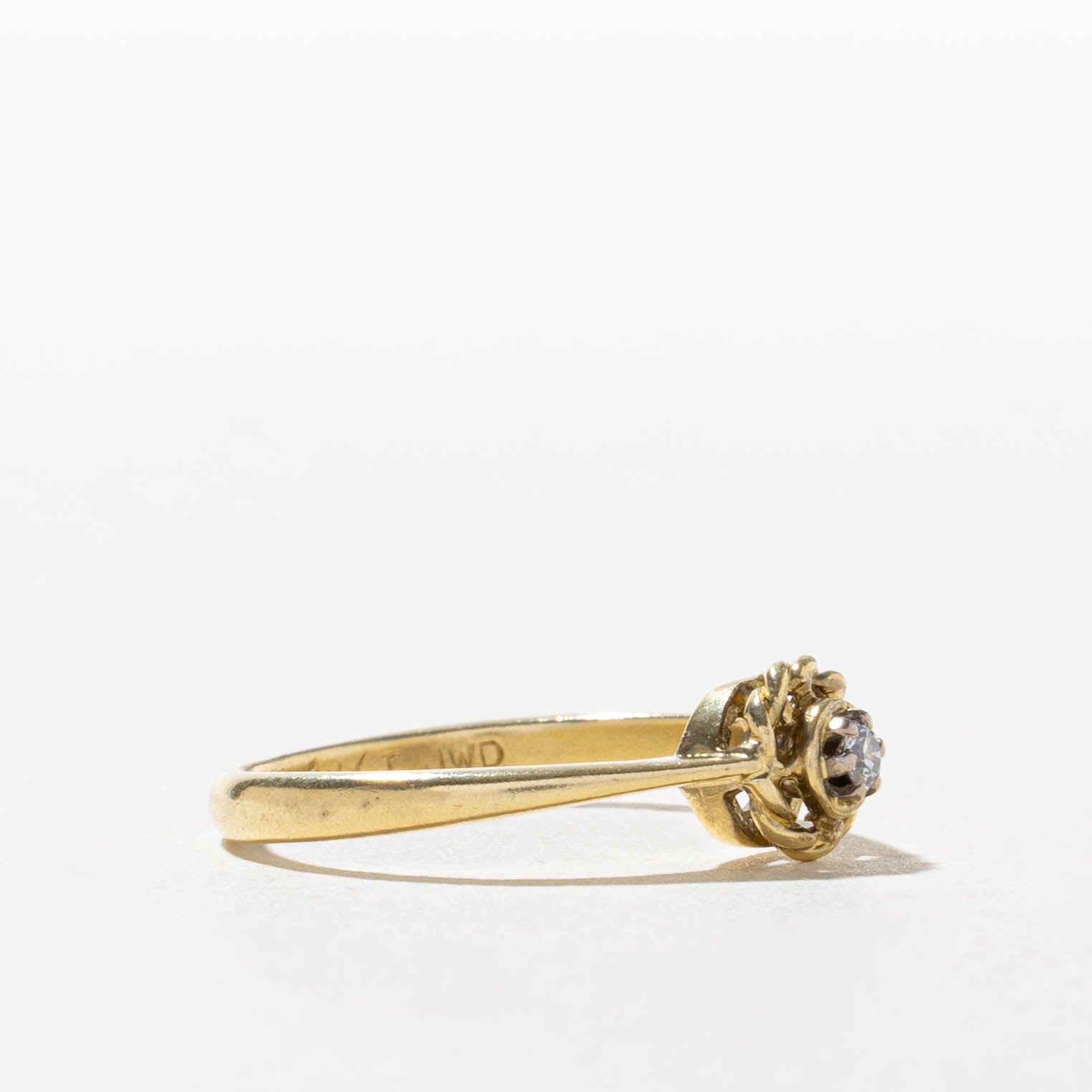 18k Single Diamond Flower Ring | SZ 6