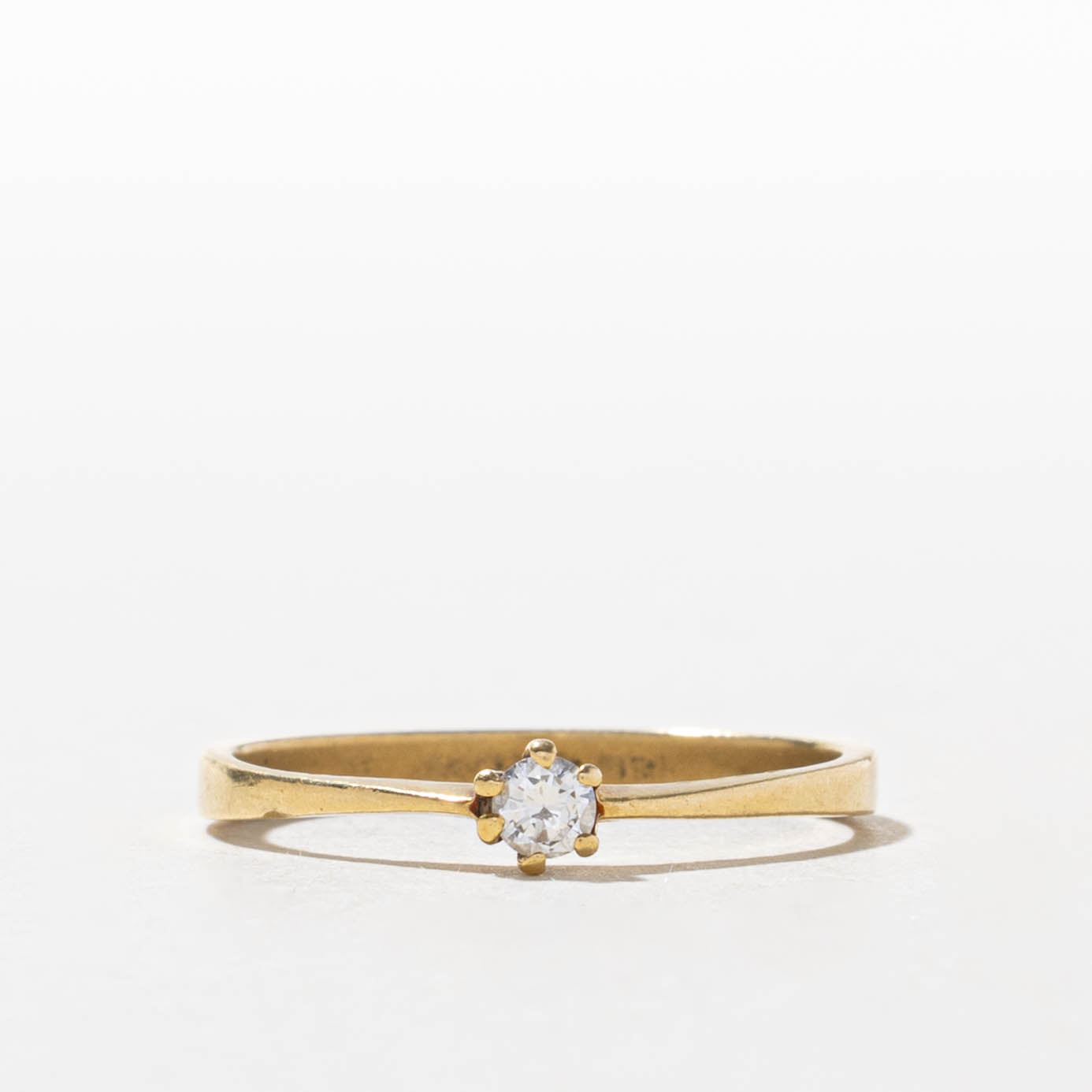 18k Round Brilliant Solitaire Diamond Petite Ring | SZ 7.25