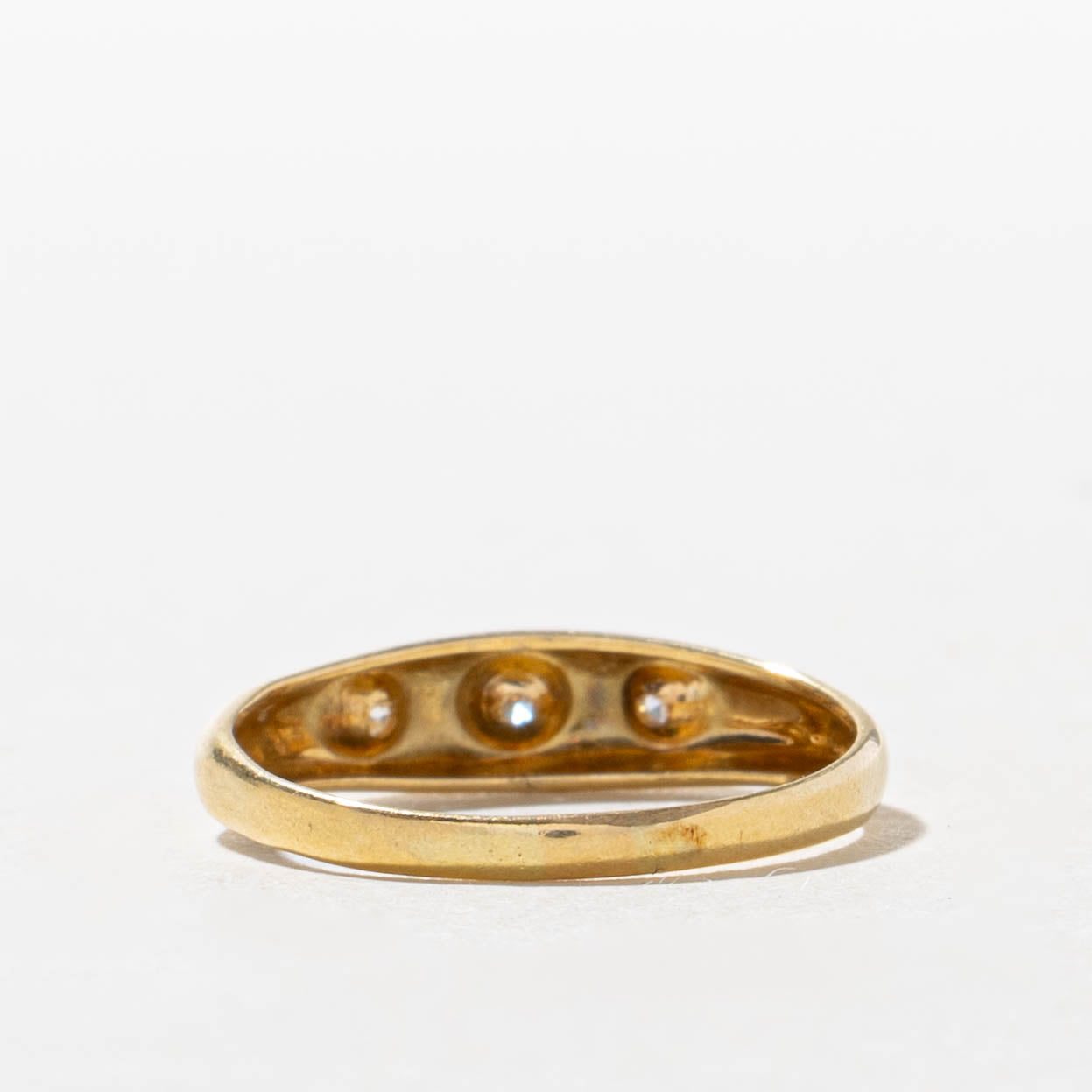 18k Three Stone Flush Set Diamond Band | SZ 4.5