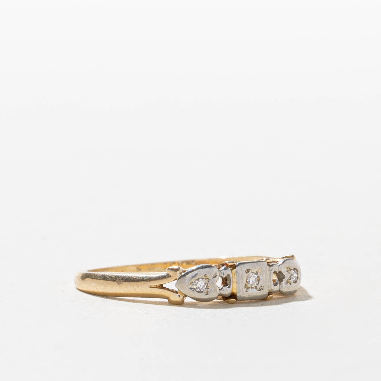 14k Illusion Set Diamond Textured Ring | SZ 5.75