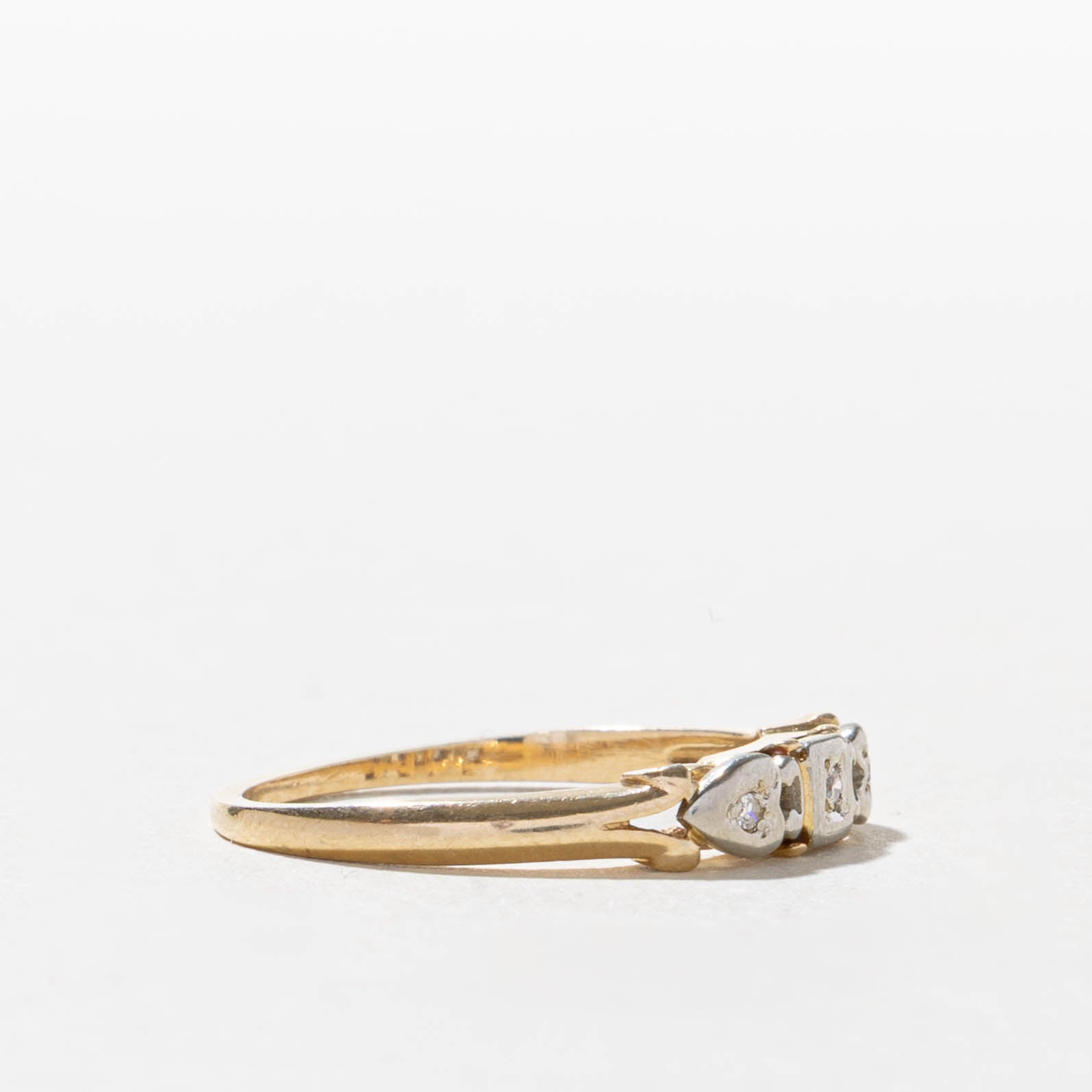 14k Illusion Set Diamond Textured Ring | SZ 5.75