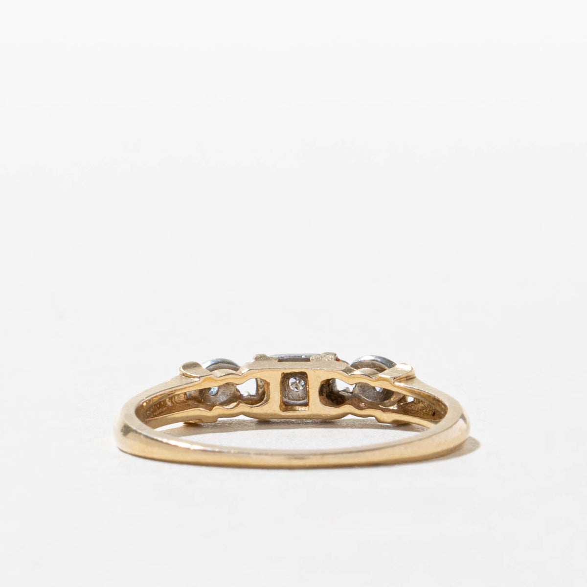 14k Illusion Set Diamond Textured Ring | SZ 5.75