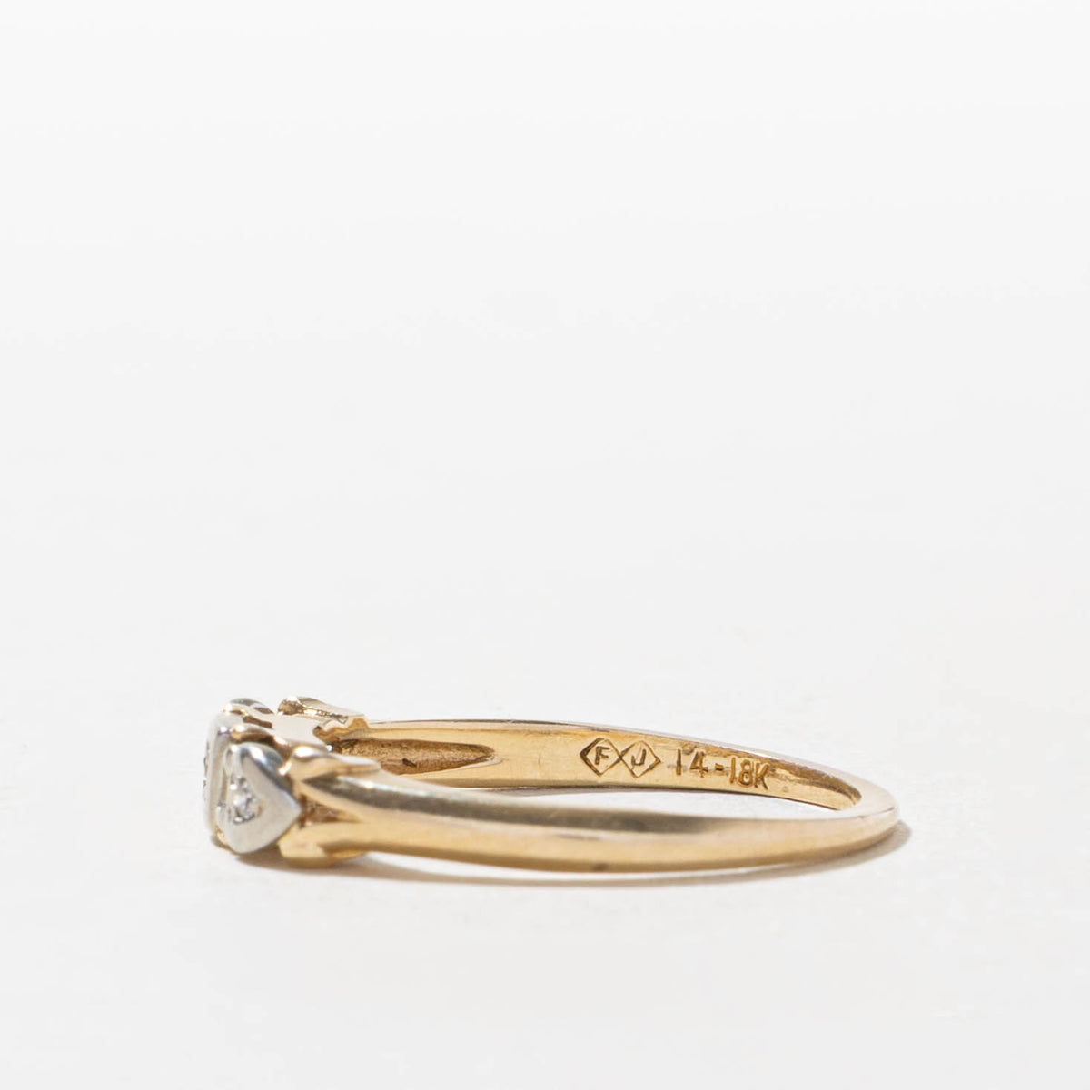 14k Illusion Set Diamond Textured Ring | SZ 5.75