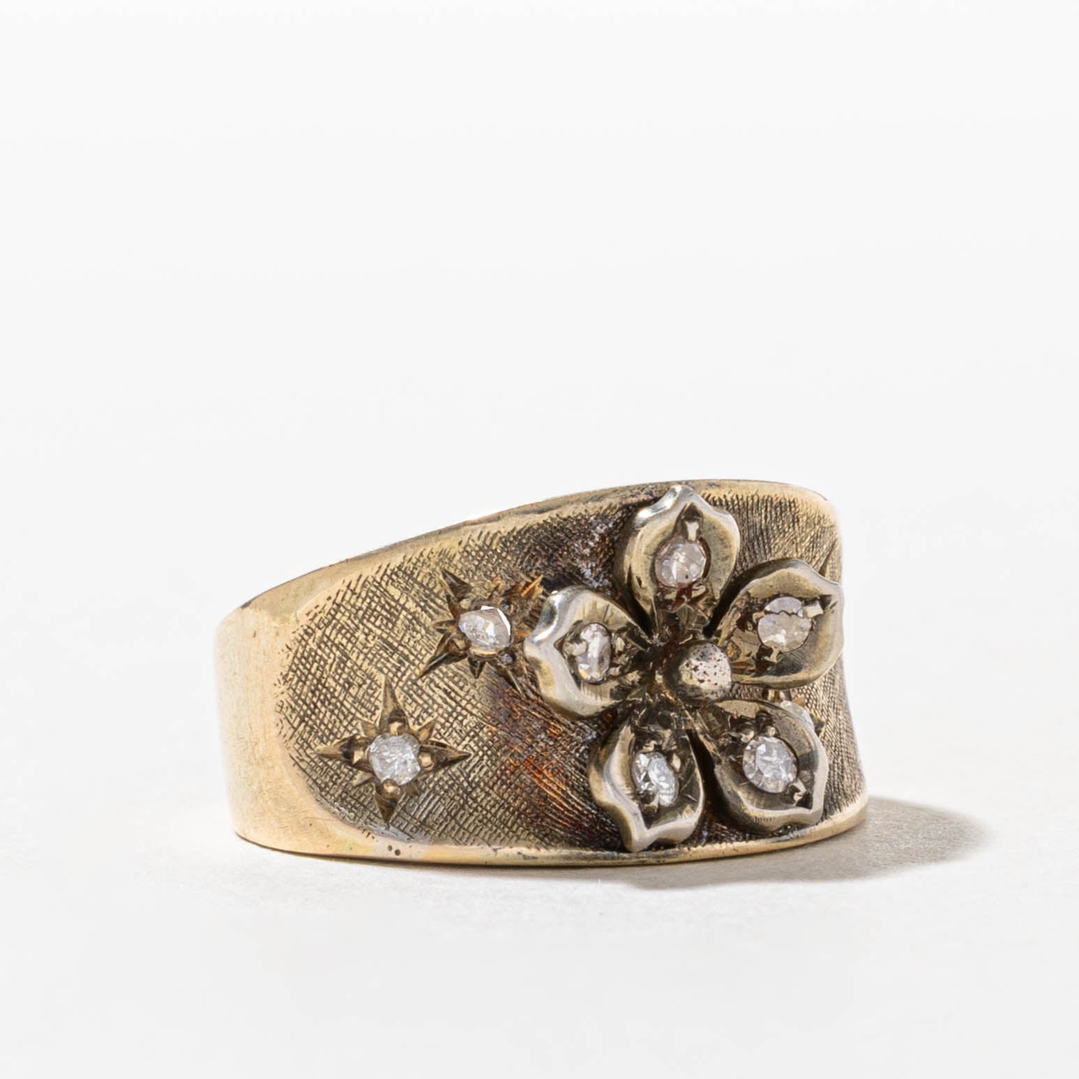14k Diamond Textured Flower Ring | SZ 6.75