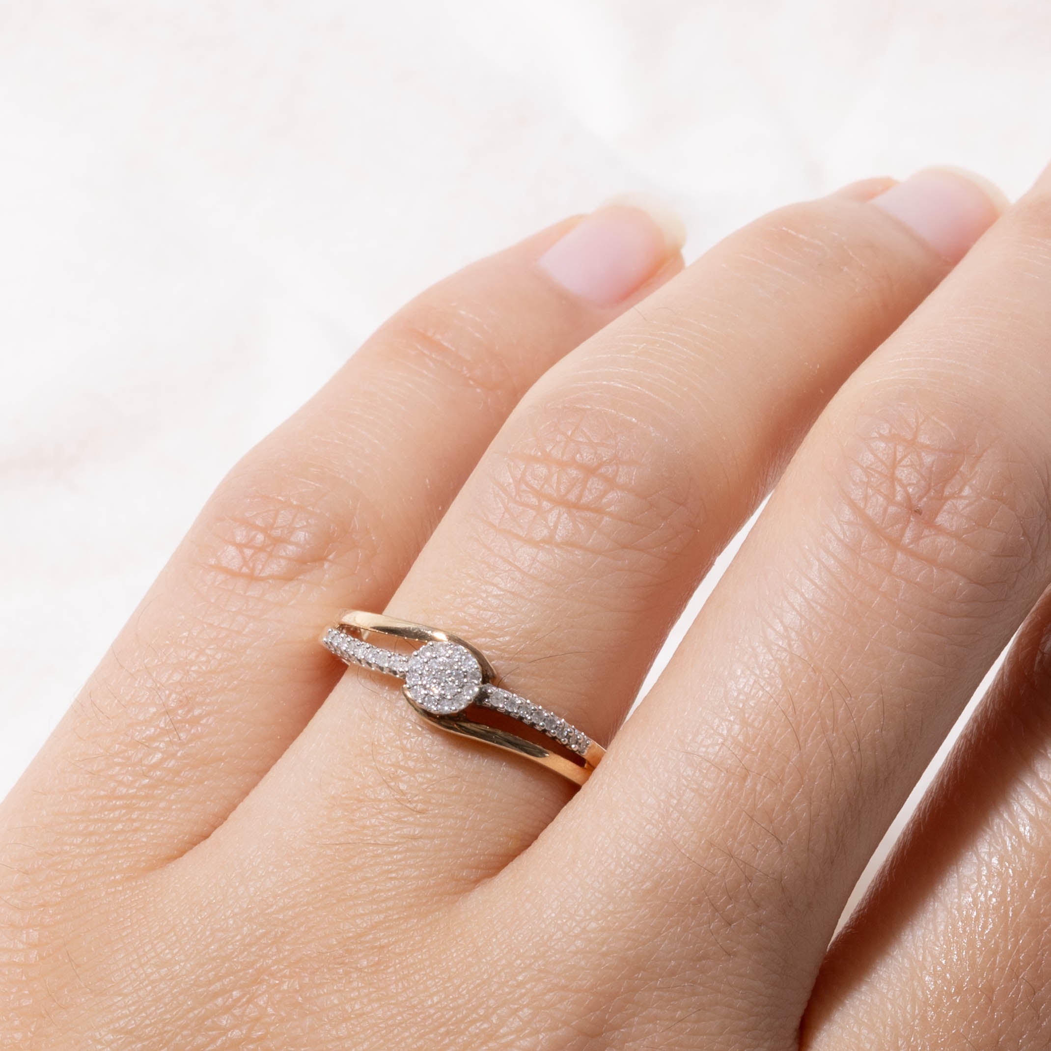 10k Diamond Circle Cluster Bypass Ring | SZ 7.25