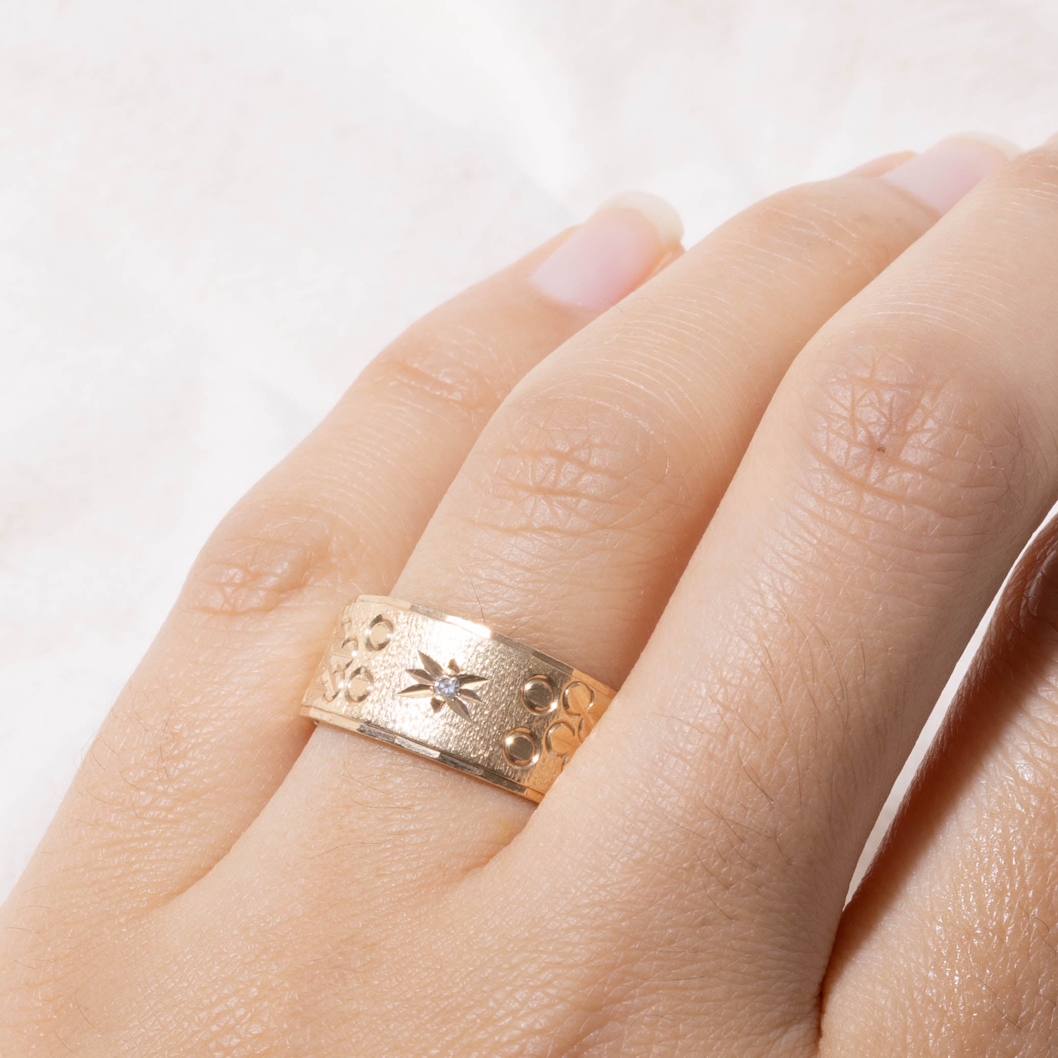 10k Star Set Diamond Engraved Band | SZ 9