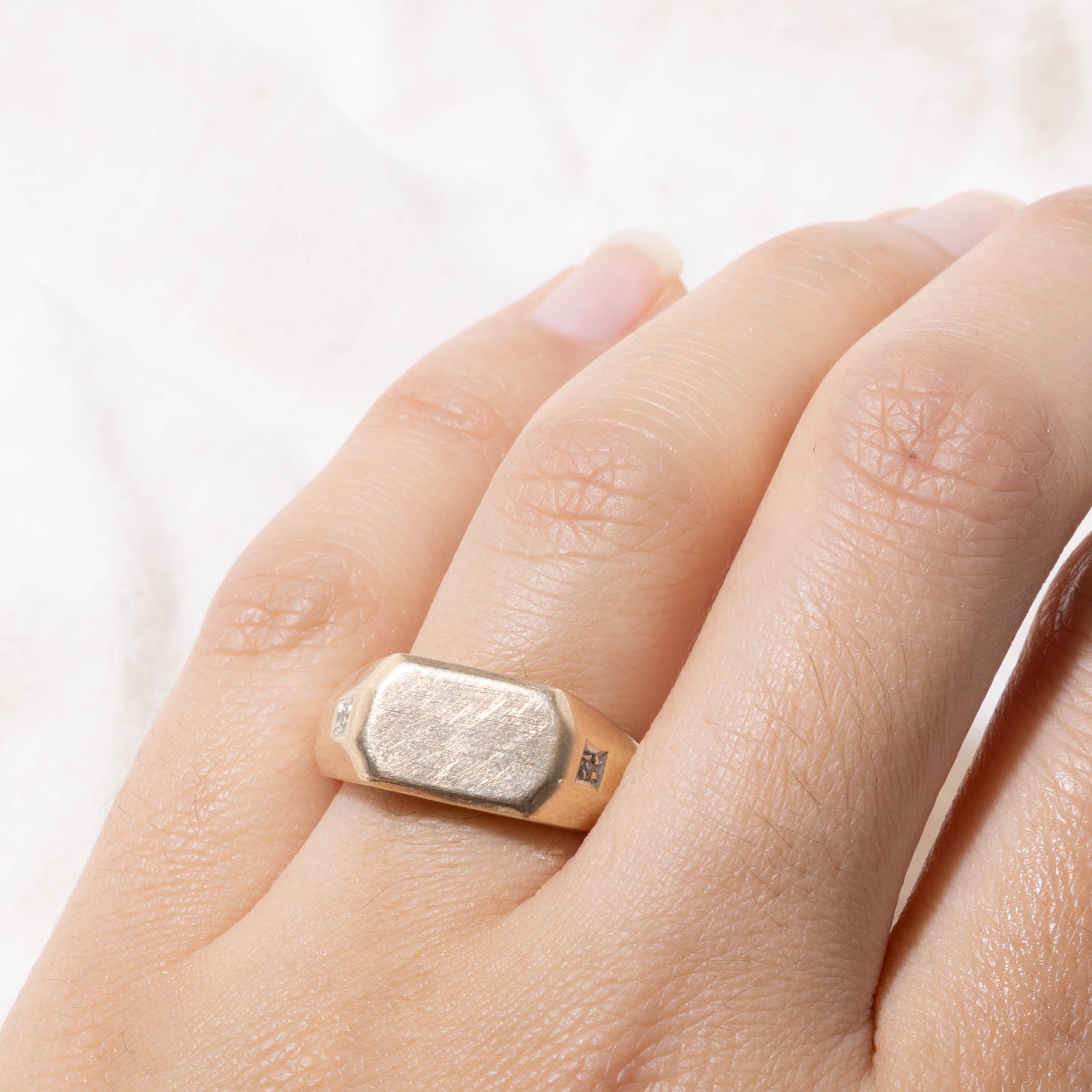 79ist【イスト】ゴールドリング インベーダー　10k 10k Diamond Side Accented Geometric Signet Ring | SZ 8.5