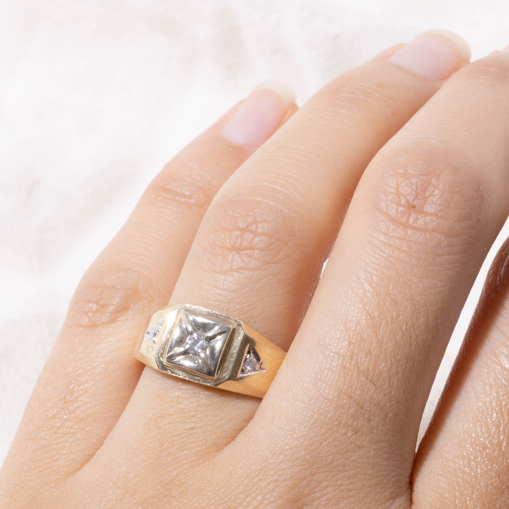 10k Retro Illusion Set Diamond Ring | SZ 8.75