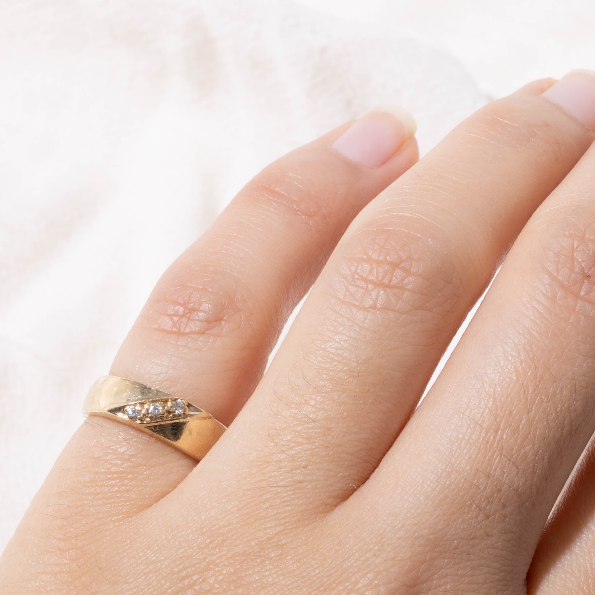 10k Three Stone Diagonal Set Diamond Band | SZ 3