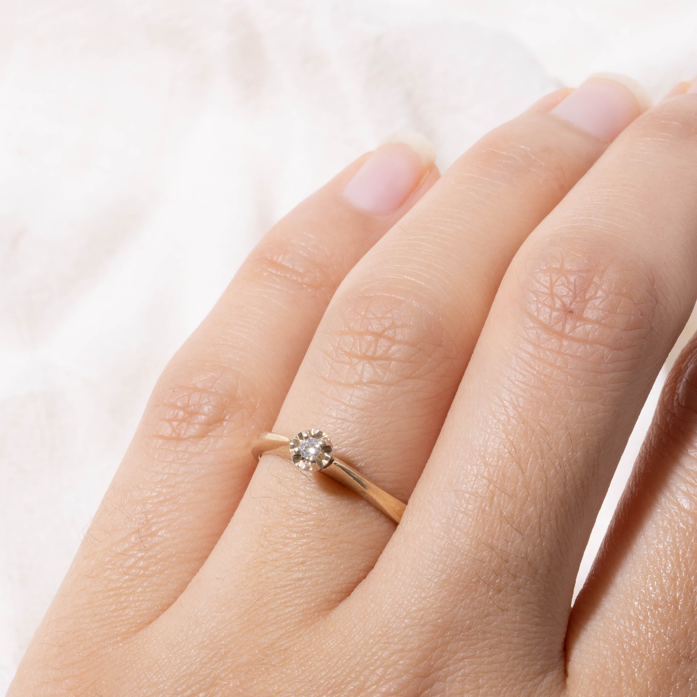 10k Round Brilliant Cut Diamond Petite Ring | SZ 6.5