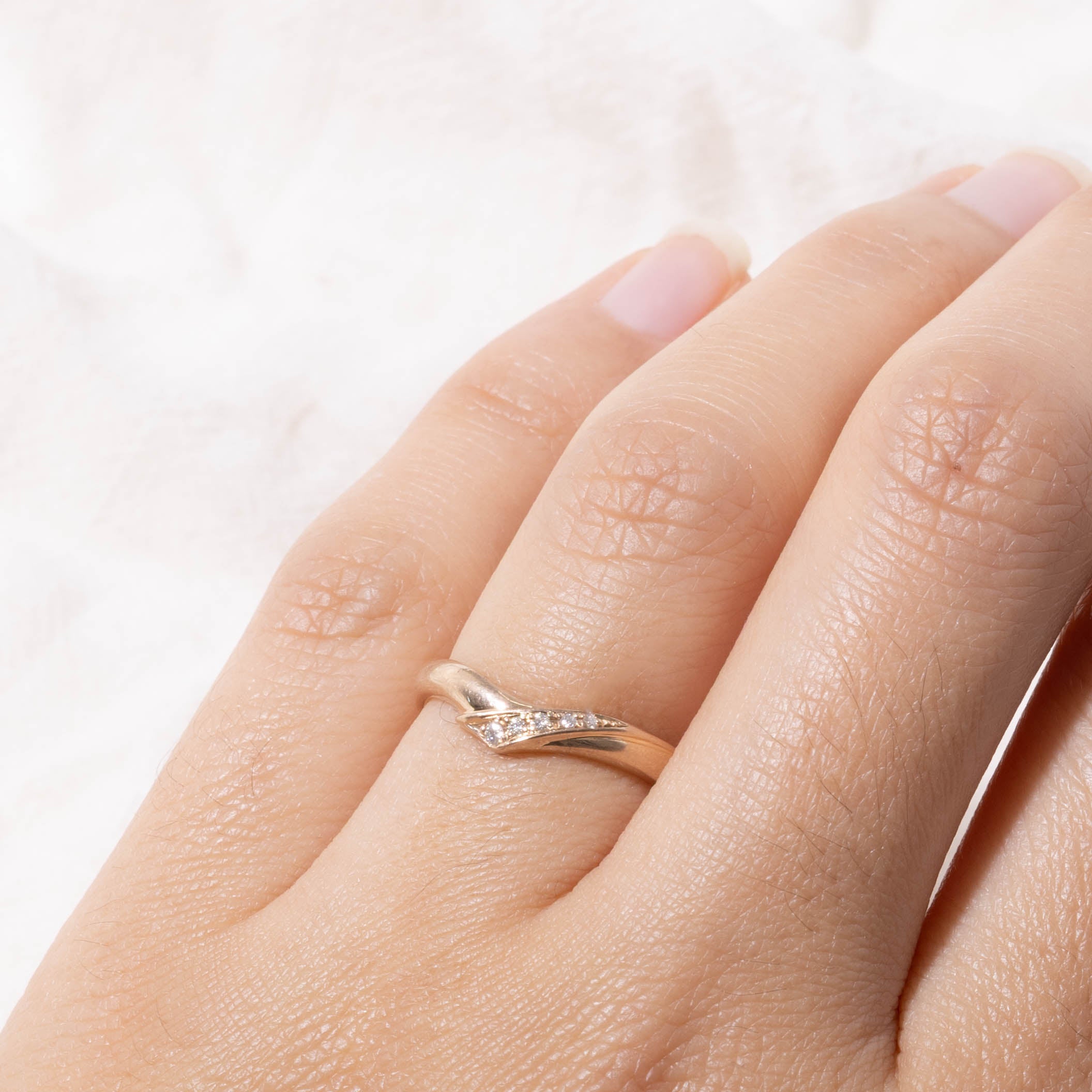 18k Diamond Crossover Contour Ring | SZ 5.75