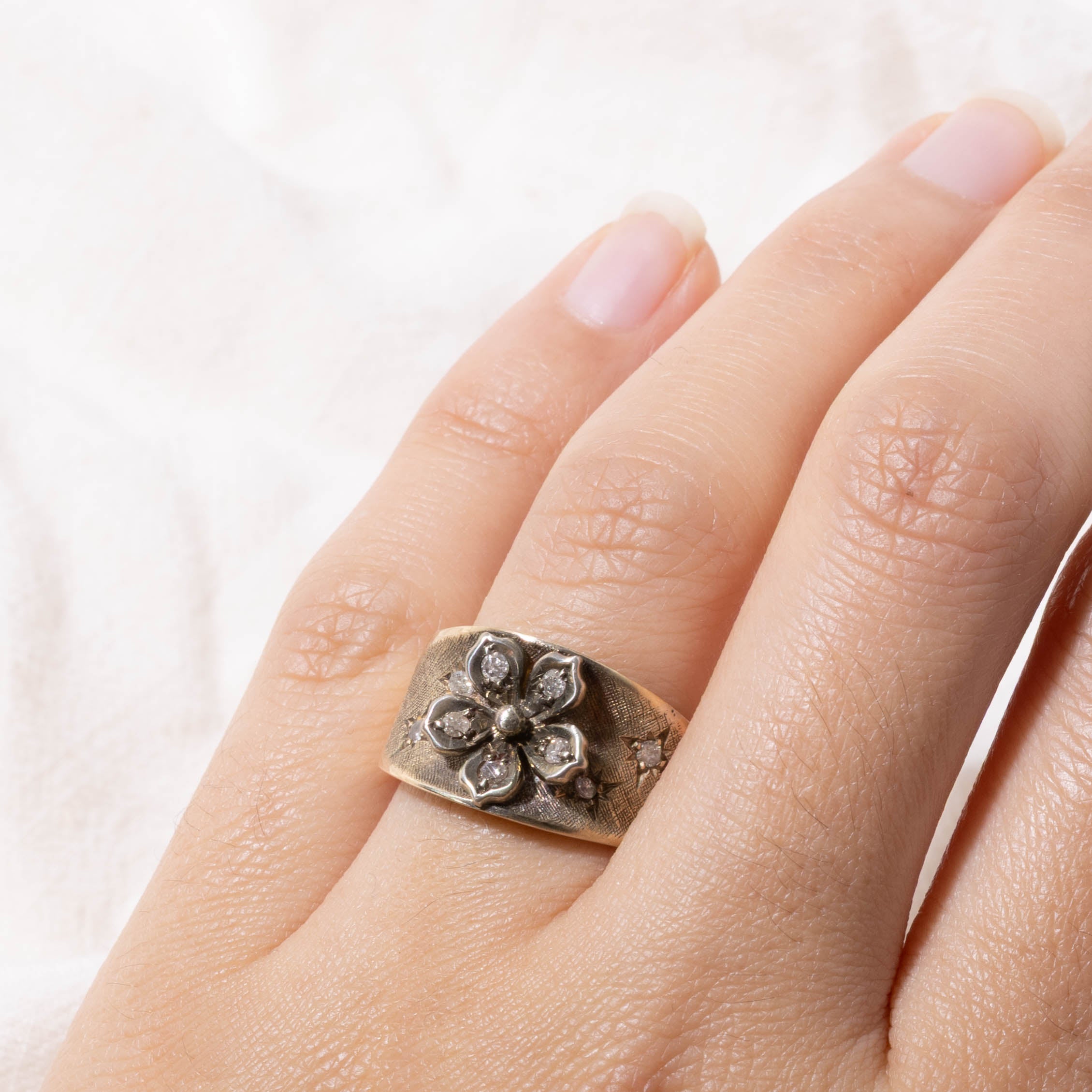 14k Diamond Textured Flower Ring | SZ 6.75