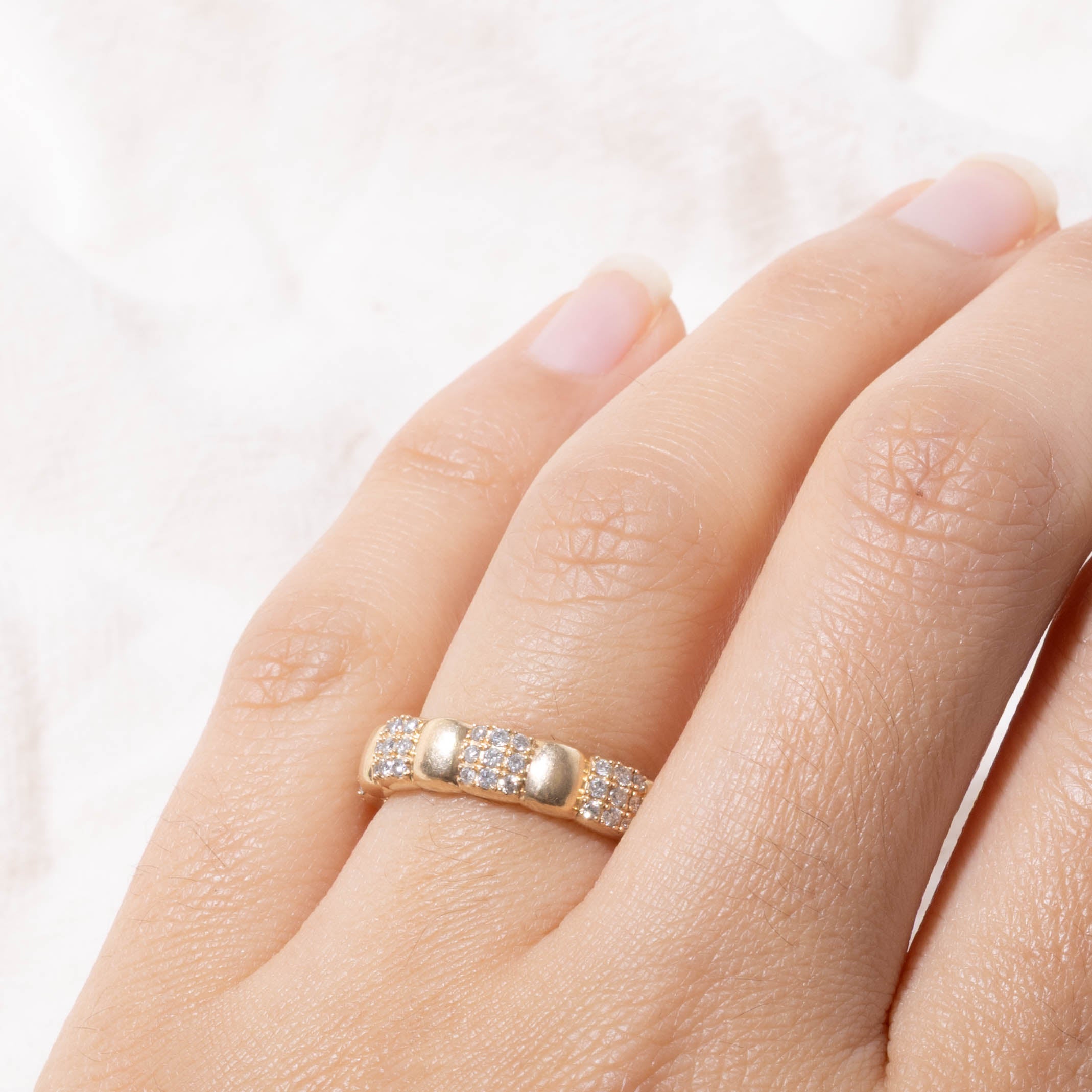 'Mejuri' Pavé Diamond Soft Charlotte Ring | SZ 6