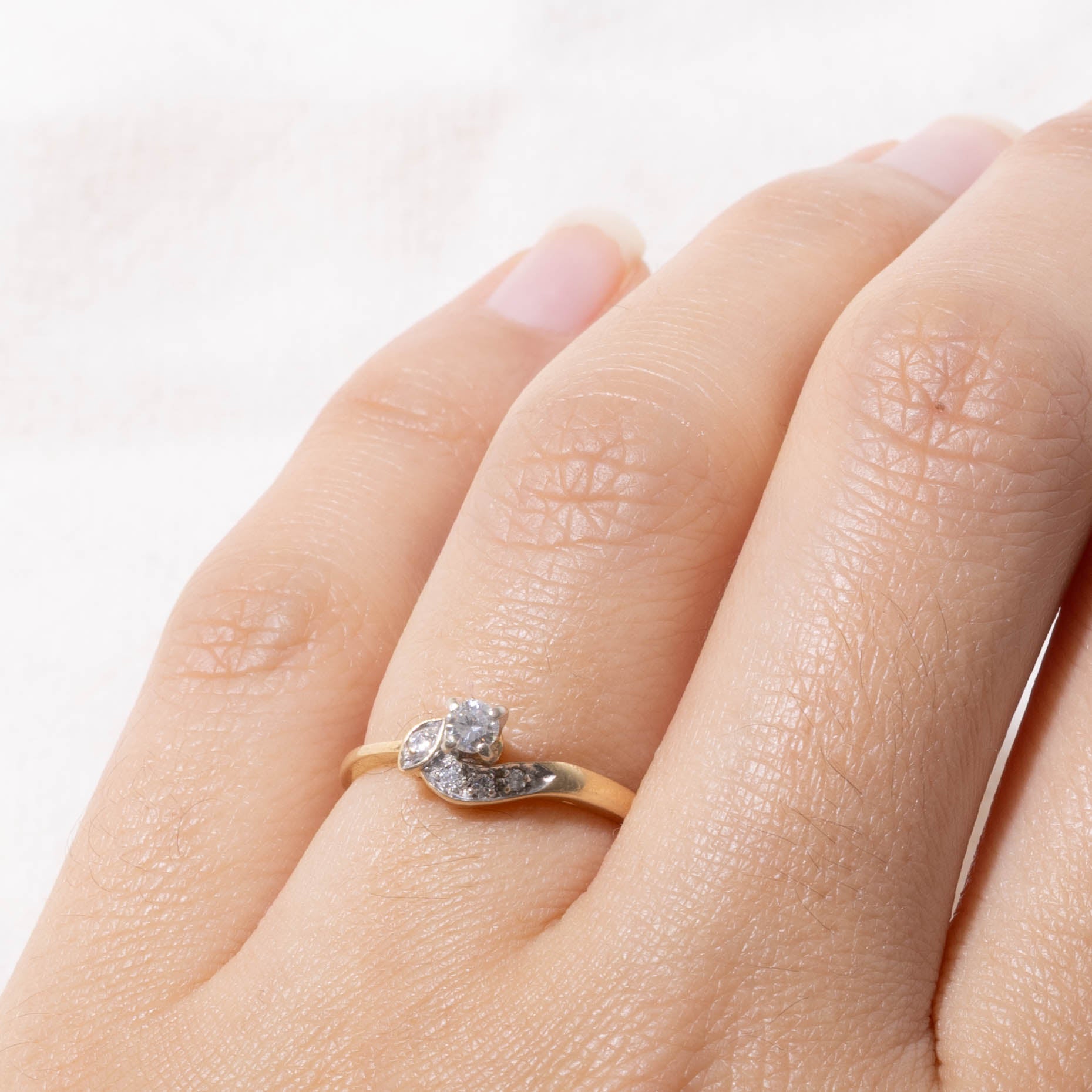 14k High Set Diamond Floral Accented Petite Ring | SZ 5.5