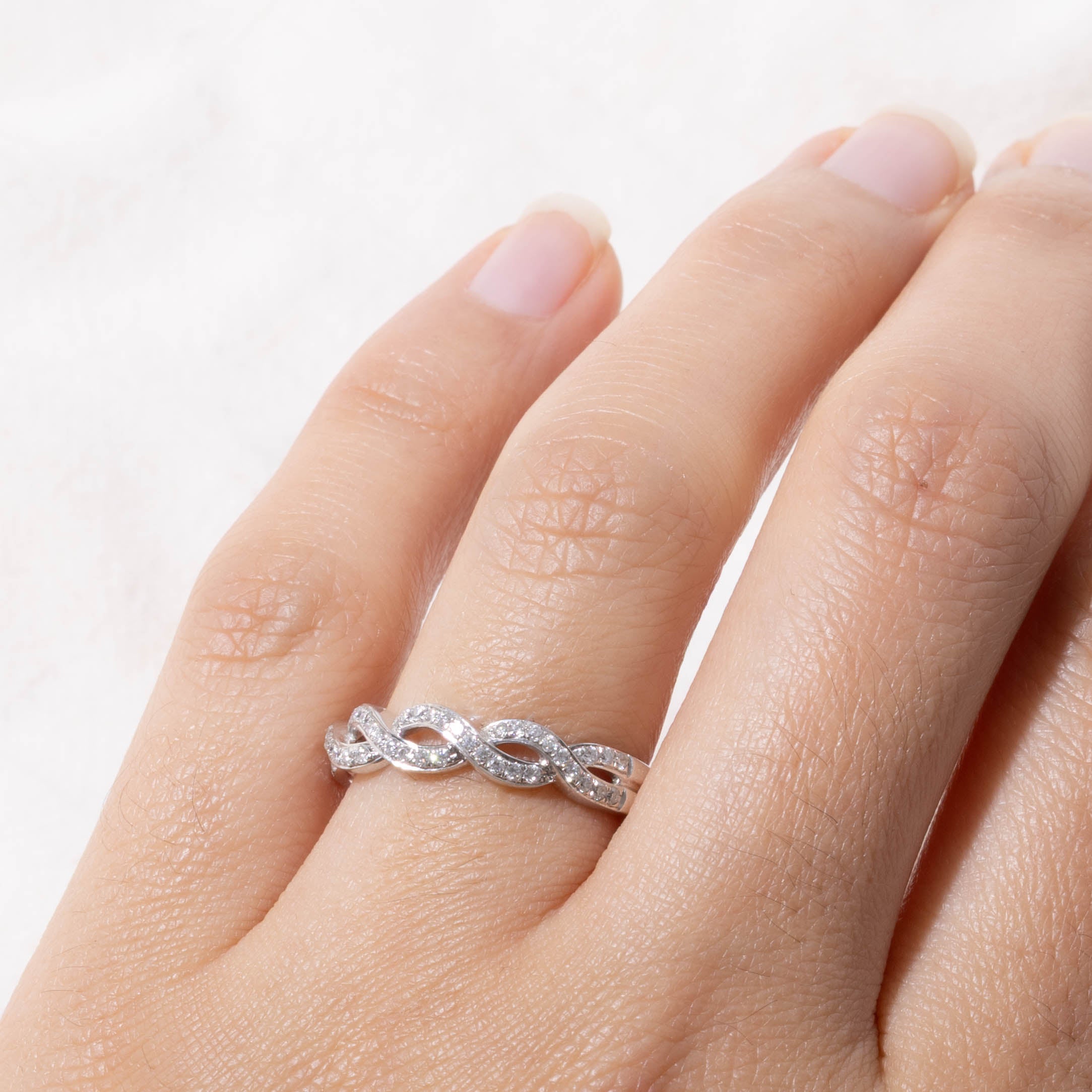 14k Pavé Set Diamond Crossover Ring | SZ 7