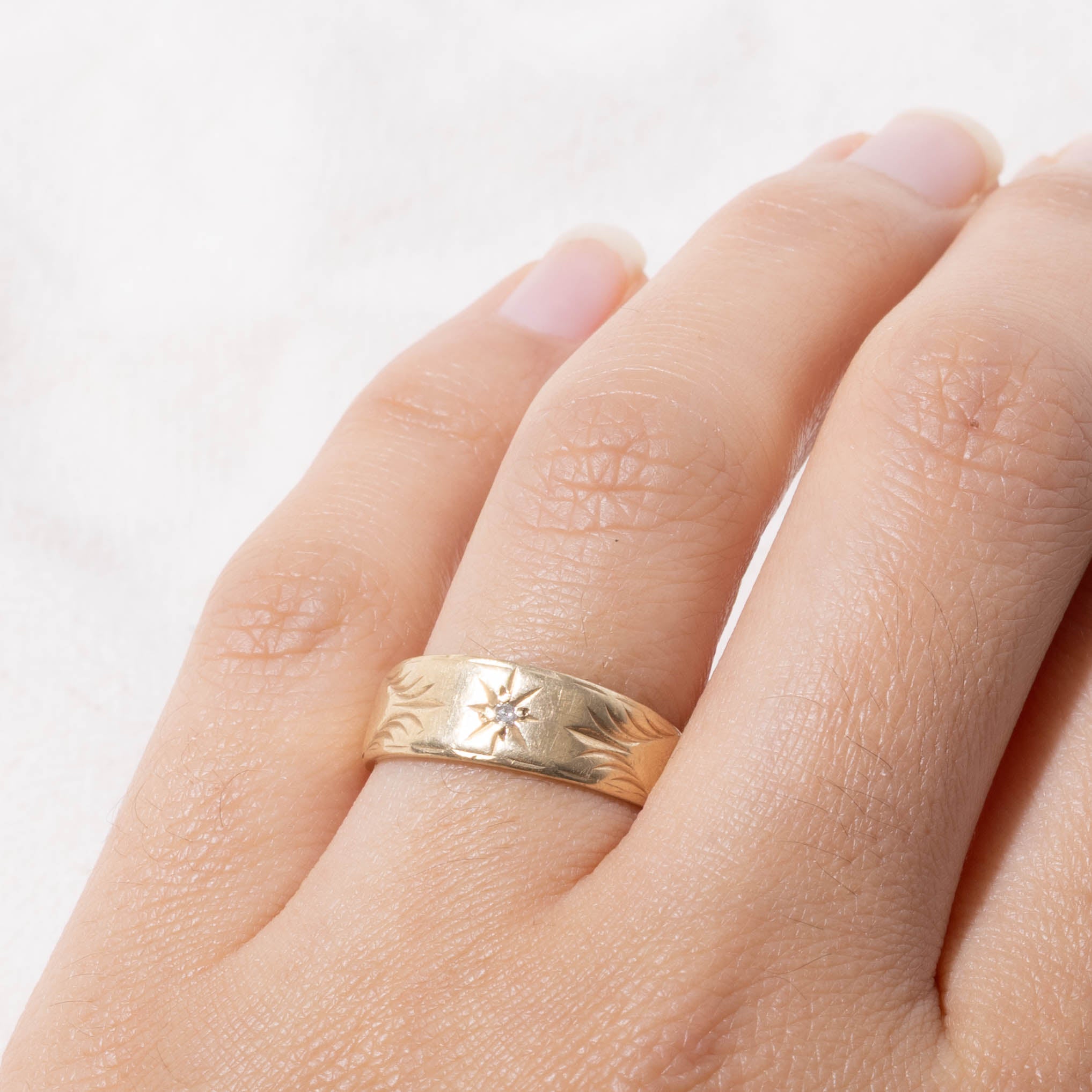 10k Star Set Diamond Engraved Band | SZ 7