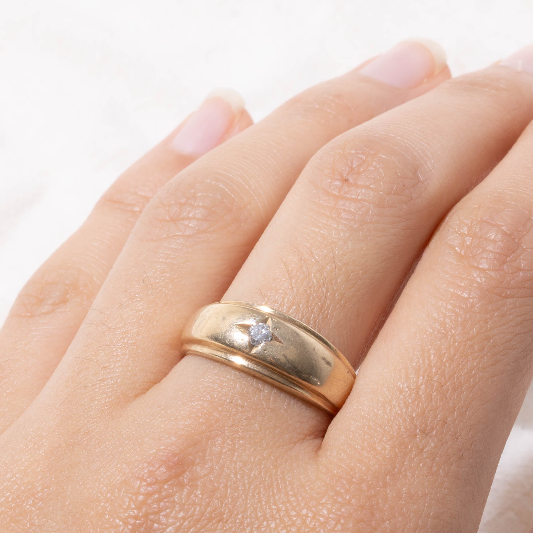 10k Star Set Diamond Grooved Tapered Band | SZ 8.75