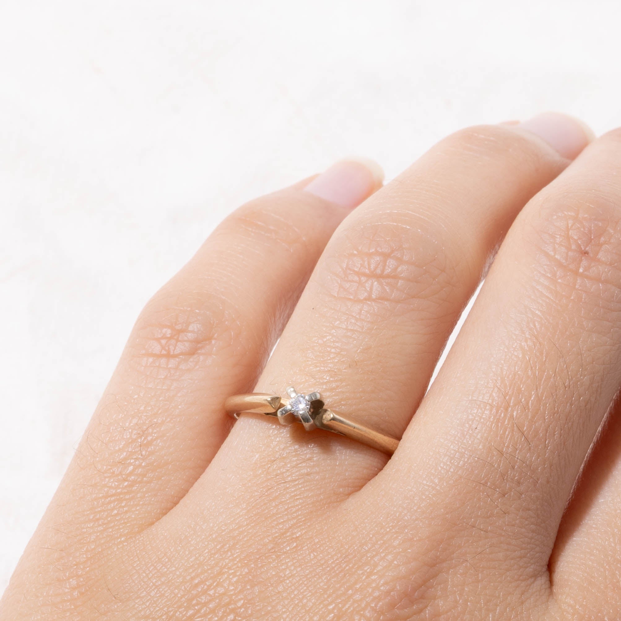 10k Single Stone Diamond Petite Ring | SZ 7.5