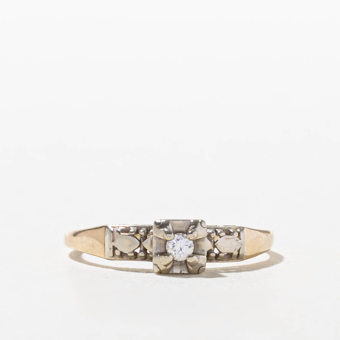 14k Illusion Set Diamond Textured Ring | SZ 8
