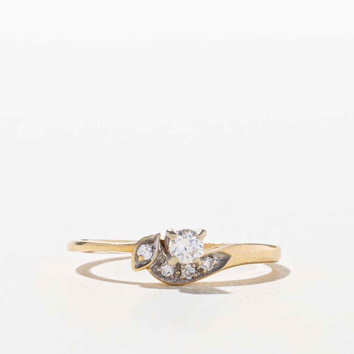 14k High Set Diamond Floral Accented Petite Ring | SZ 5.5