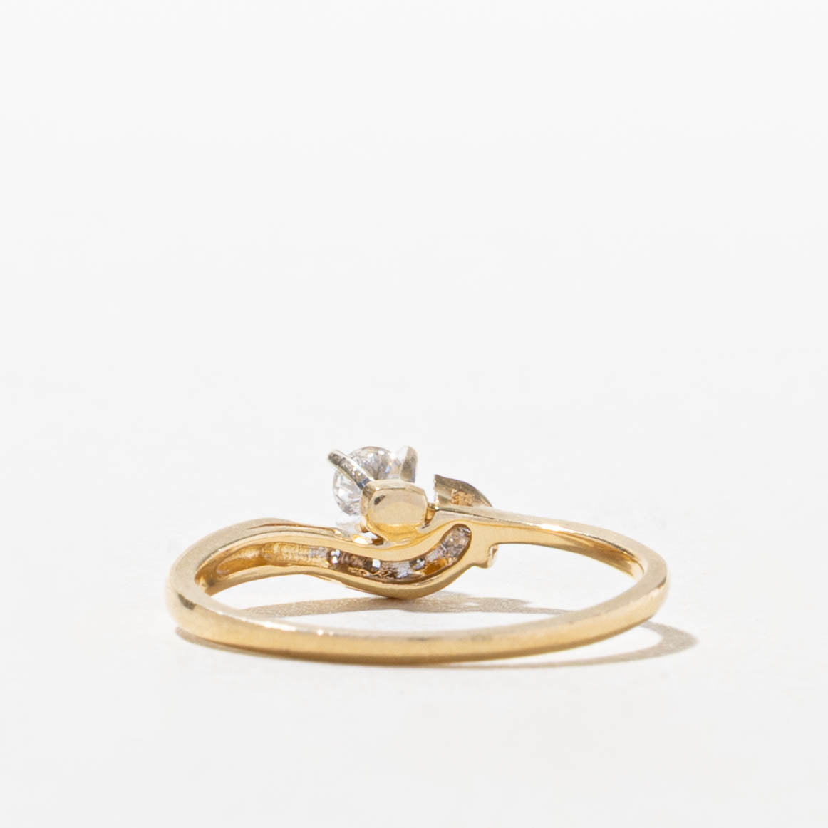 14k High Set Diamond Floral Accented Petite Ring | SZ 5.5