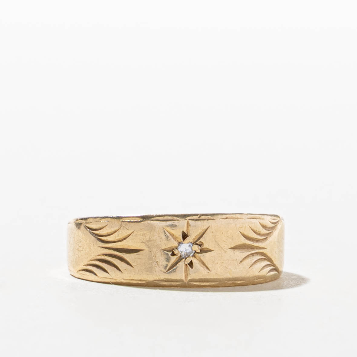 10k Star Set Diamond Engraved Band | SZ 7