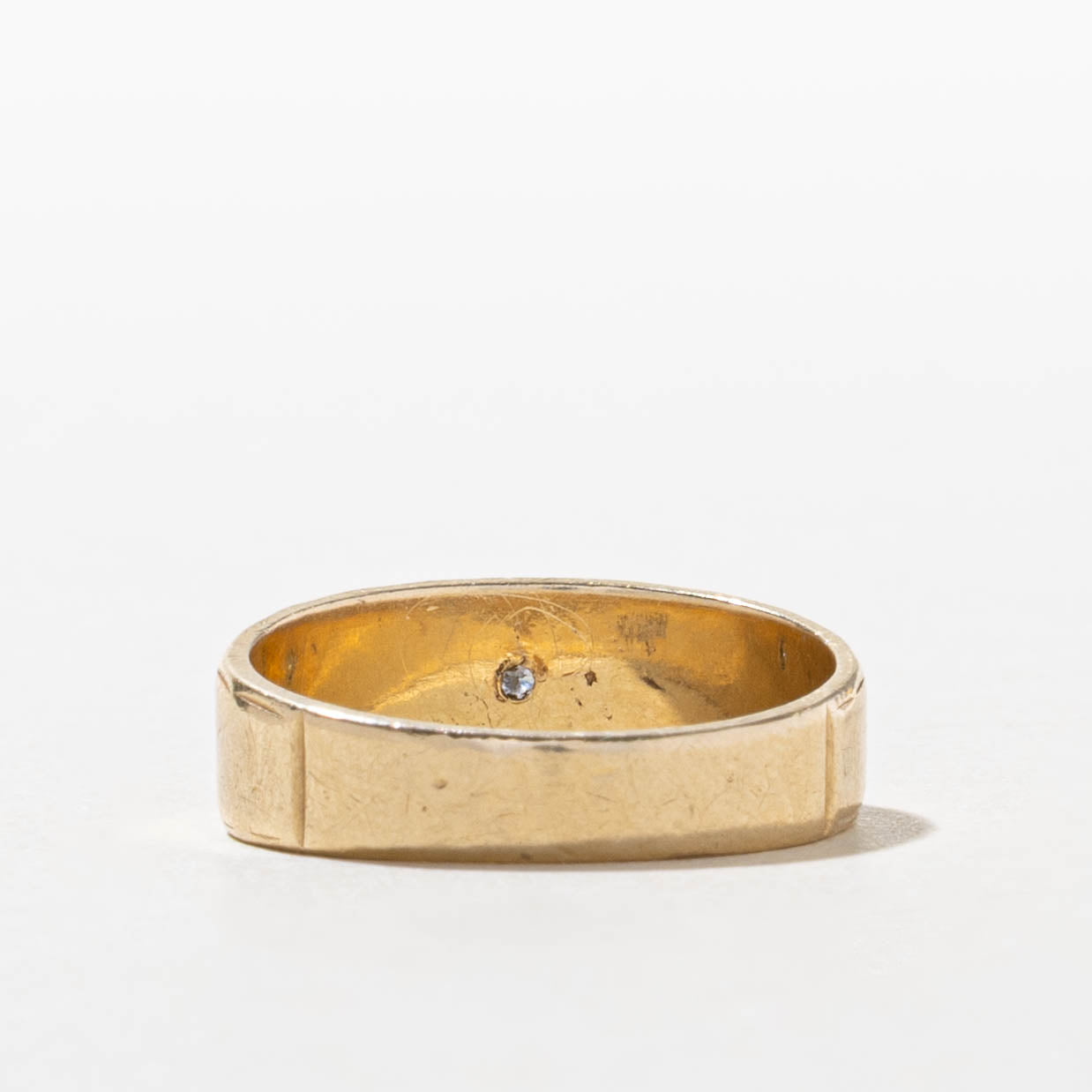 10k Star Set Diamond Engraved Band | SZ 7