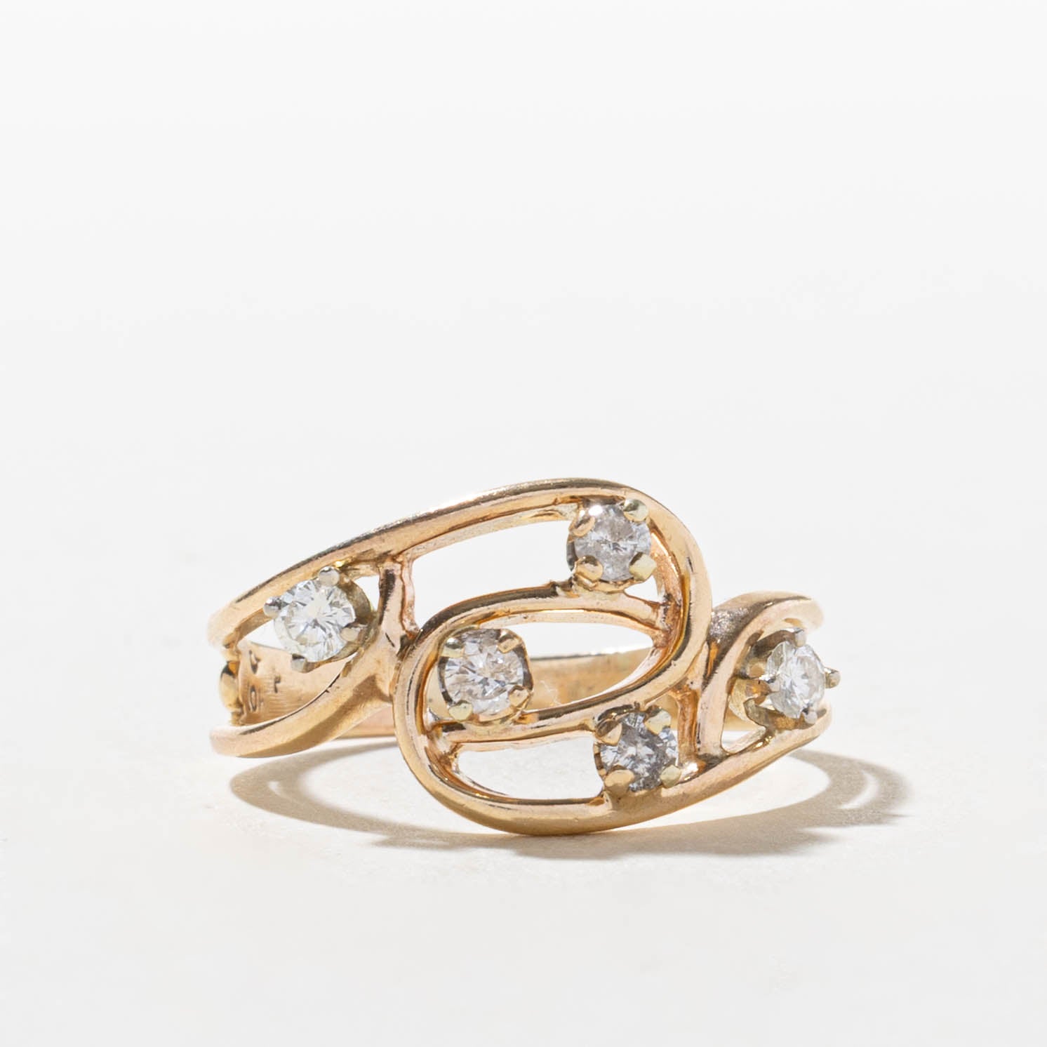 10k Scattered Diamond Openwork Crossover Ring | SZ 10.5