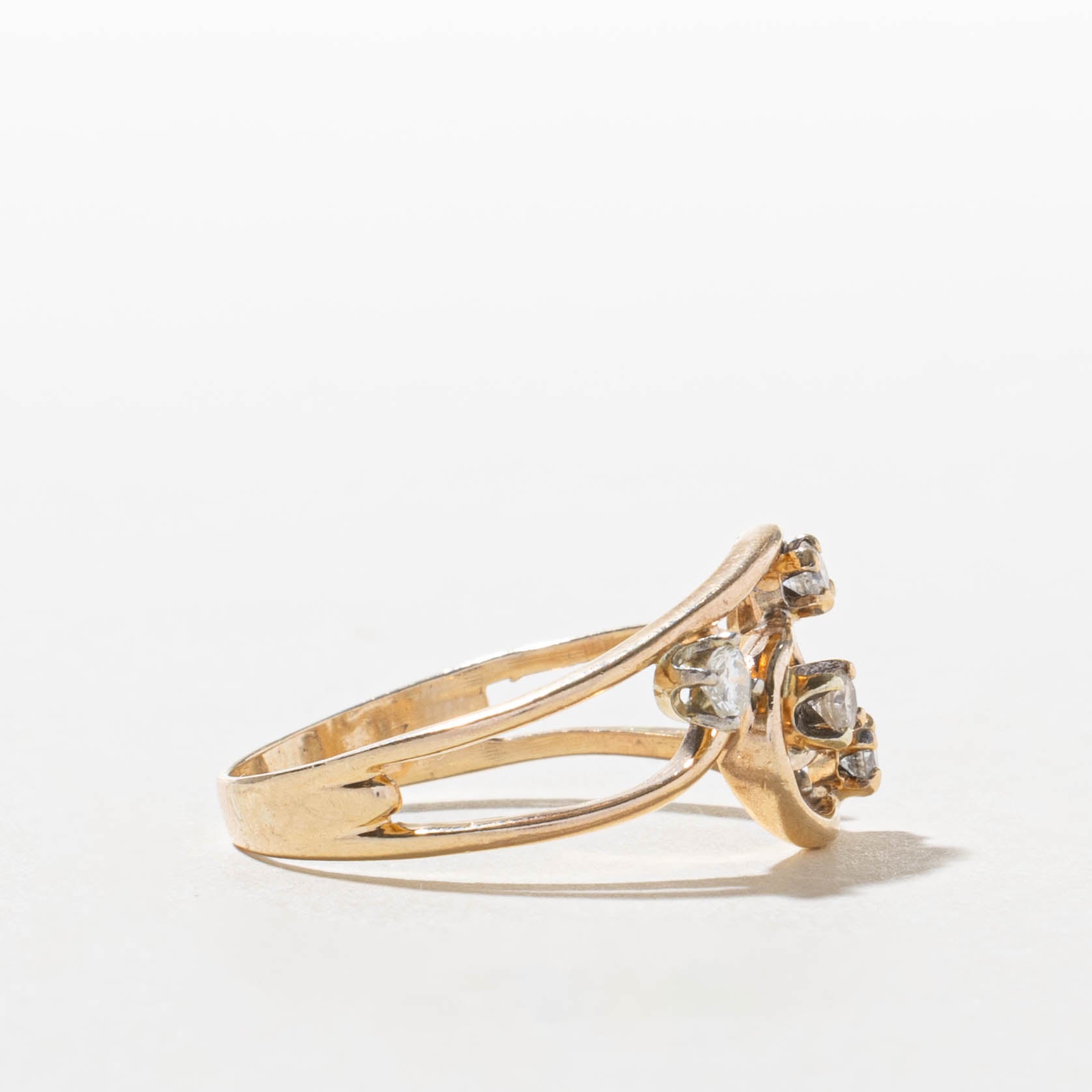 10k Scattered Diamond Openwork Crossover Ring | SZ 10.5