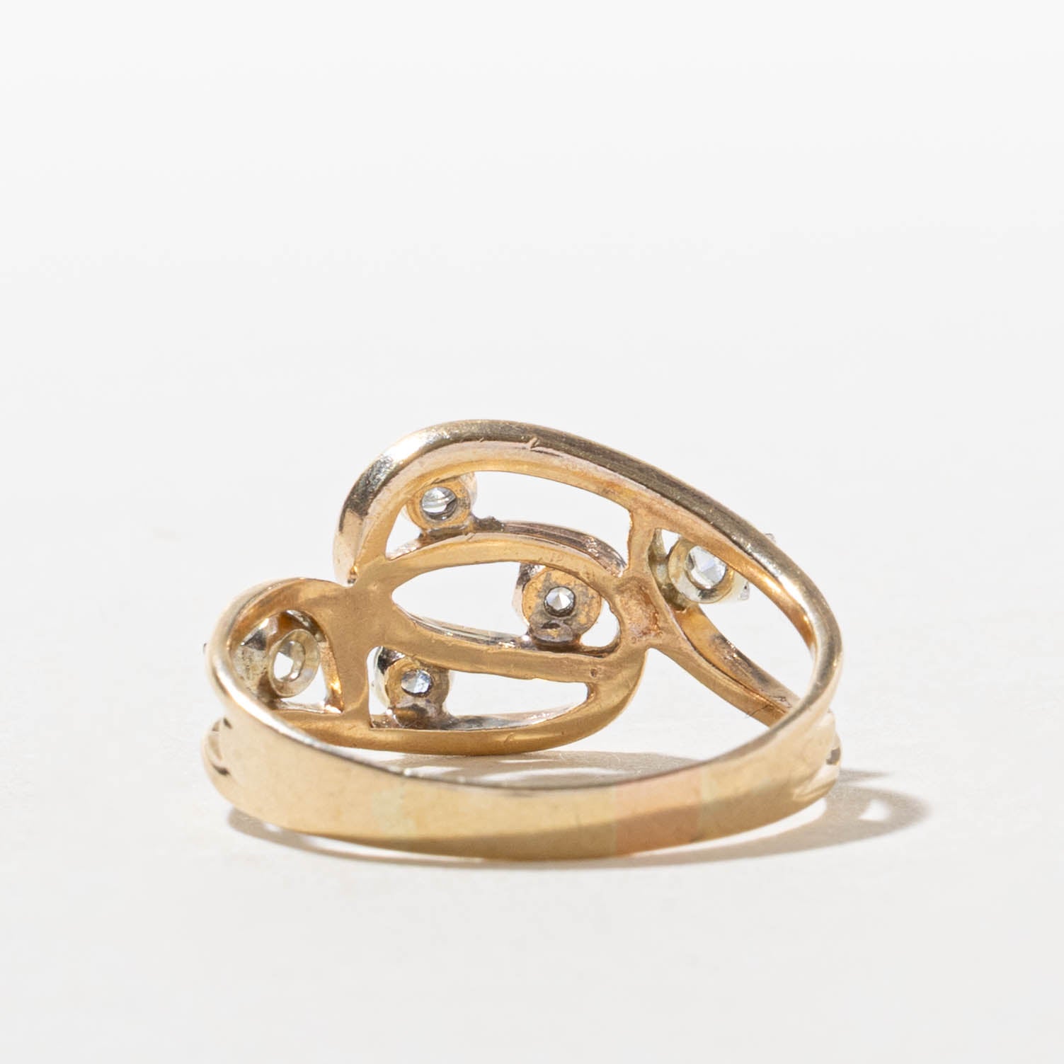 10k Scattered Diamond Openwork Crossover Ring | SZ 10.5