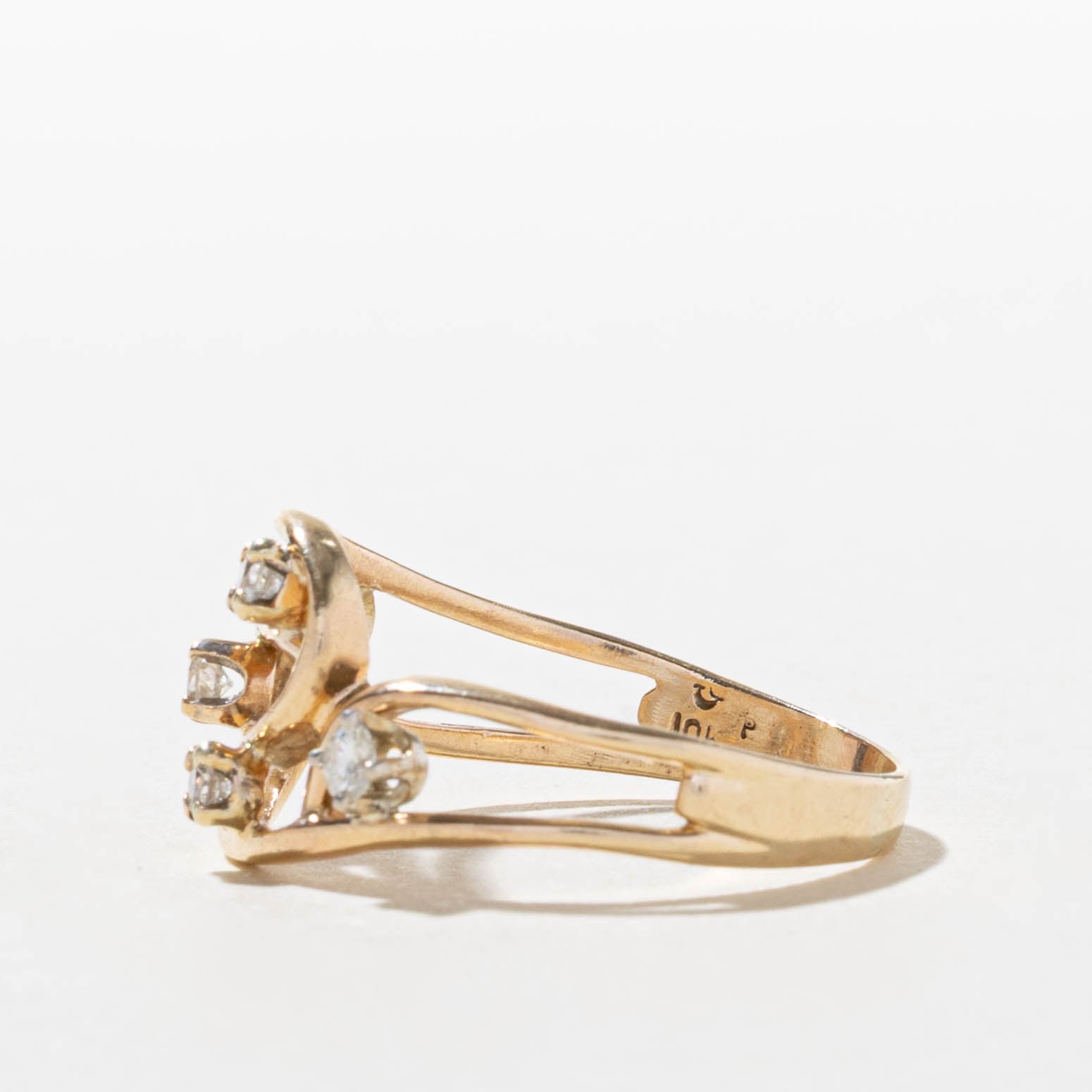 10k Scattered Diamond Openwork Crossover Ring | SZ 10.5