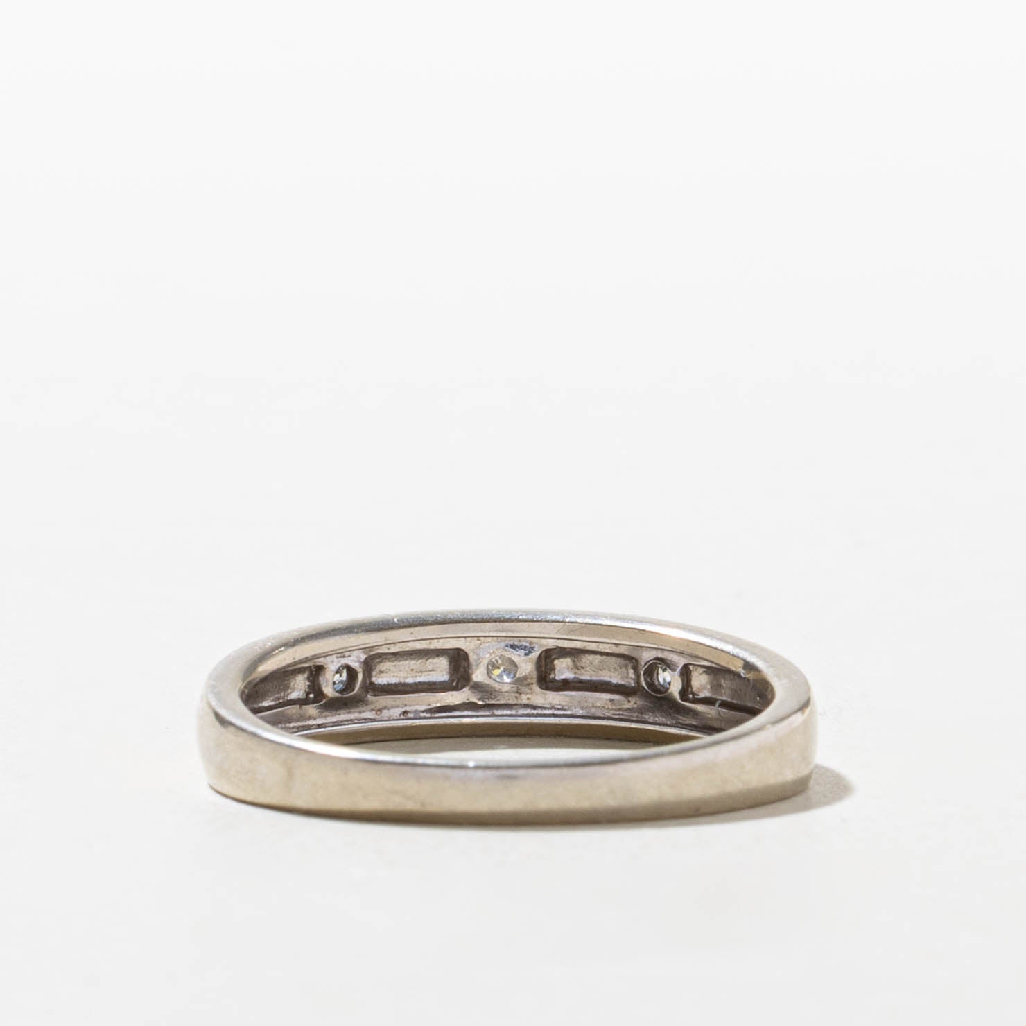 10k Tension Set Diamond Accented Grooved Band | SZ 10.75