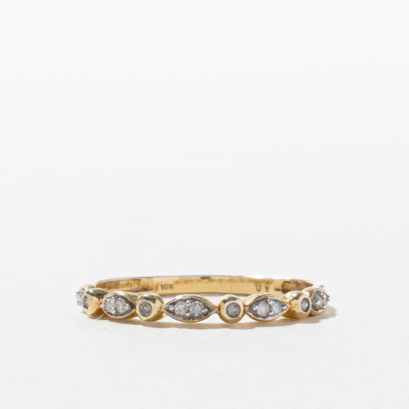 10k Bezel Set Diamond Marquise Patterned Band | SZ 6