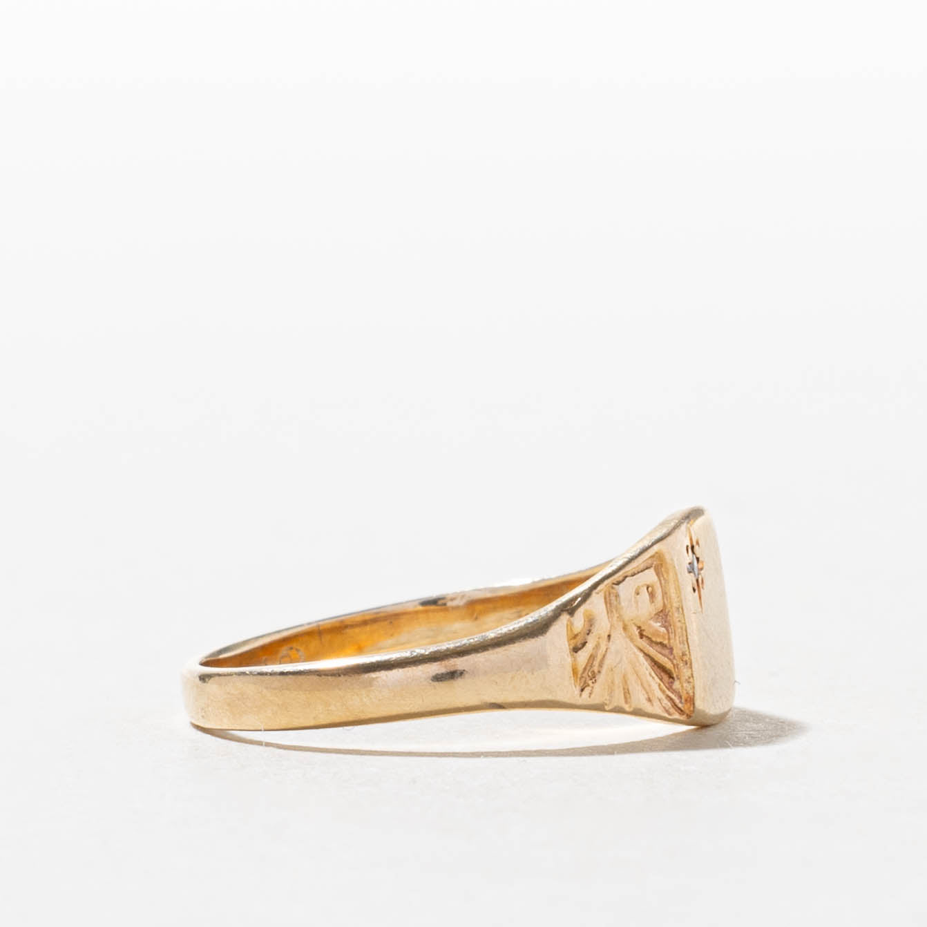 10k Star Set Diamond "M" Initial Engraved Signet Ring | SZ 6.75
