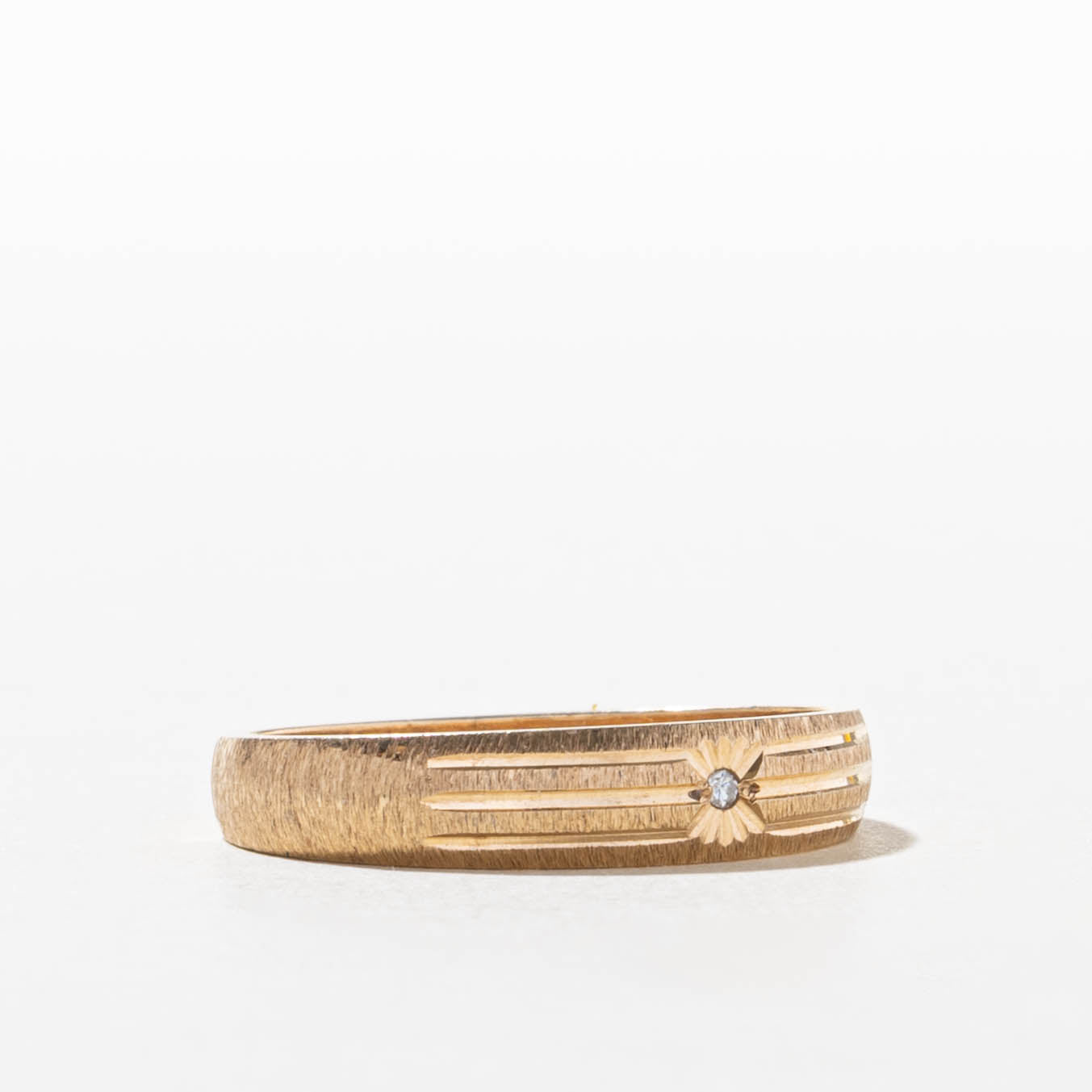 10k Single Diamond Textured Grooved Band | SZ 9.75
