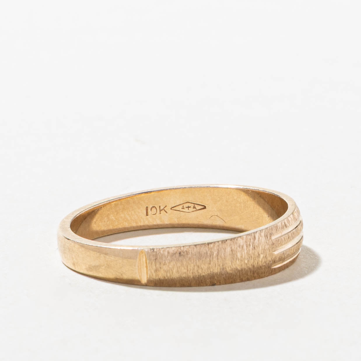 10k Single Diamond Textured Grooved Band | SZ 9.75
