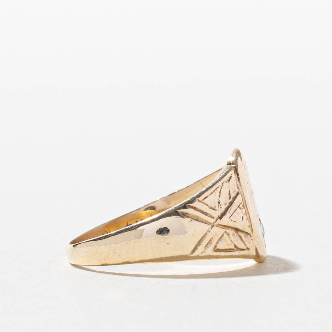 10k Corner Diamond "P" Initial Engraved Signet Ring | SZ 3