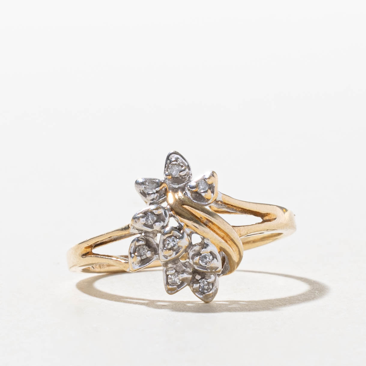 10k Diamond Floral Cluster Crossover Ring | SZ 7