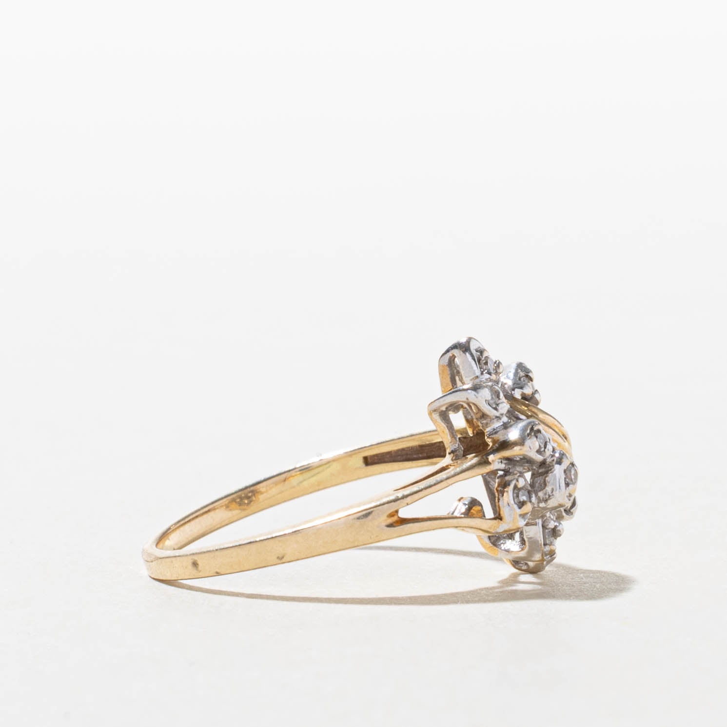 10k Diamond Floral Cluster Crossover Ring | SZ 7