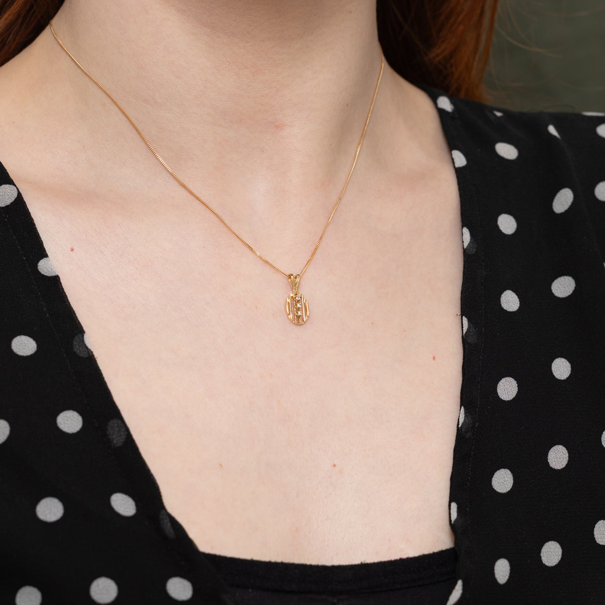 10k Diamond Column Grooved Pendant Necklace | 16"